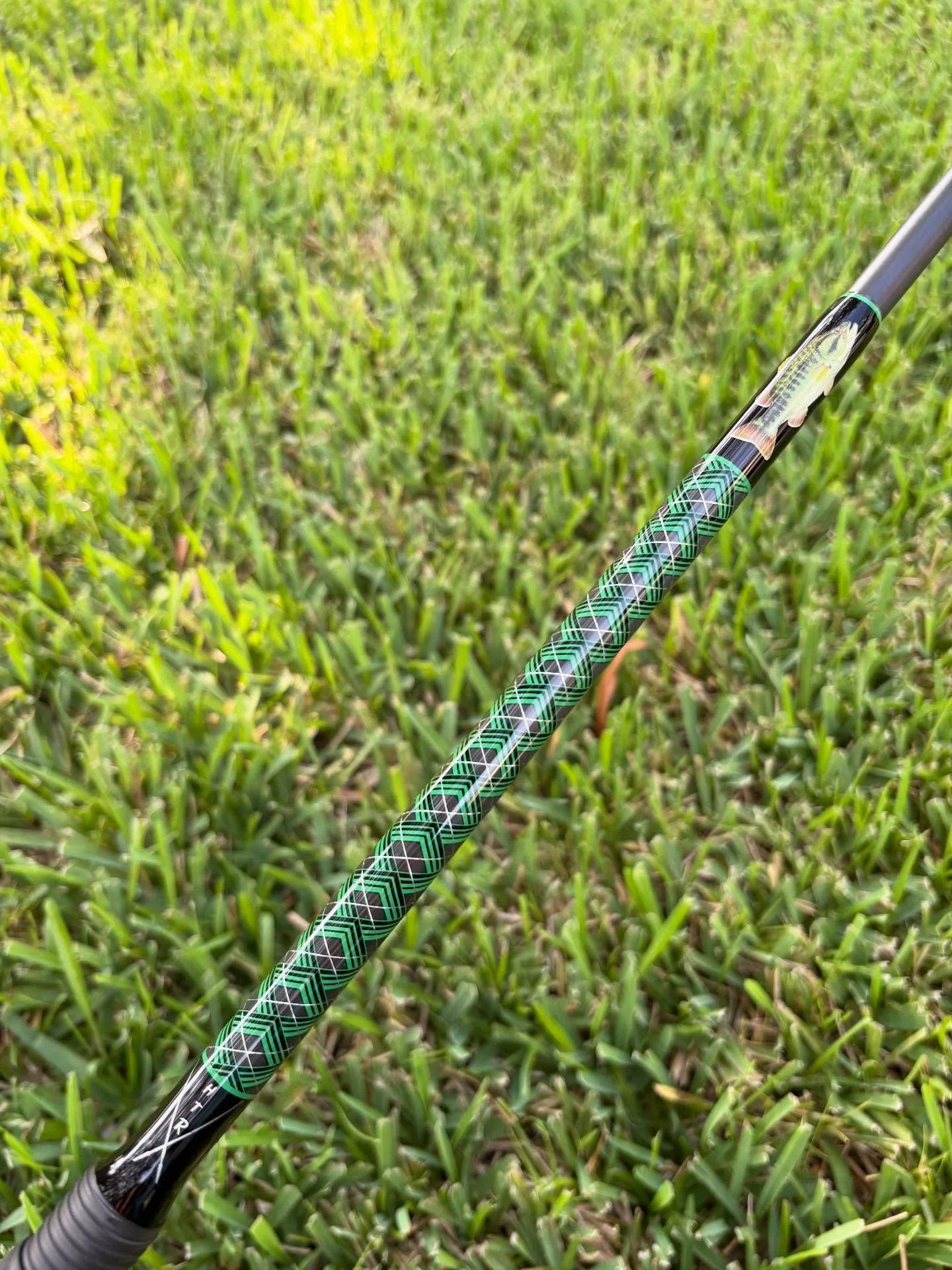 A nice green and black glide bait rod for @trk.fishing 
&bull;
&bull;
&bull;
&bull;
&bull;
&bull;
&bull;
#Customrod #customrods #customrodbuilding
#Customrodbuilder #fishingrod #fishingrods #fishing #fishingflorida #sebastioninlet #sebastion #pierrod