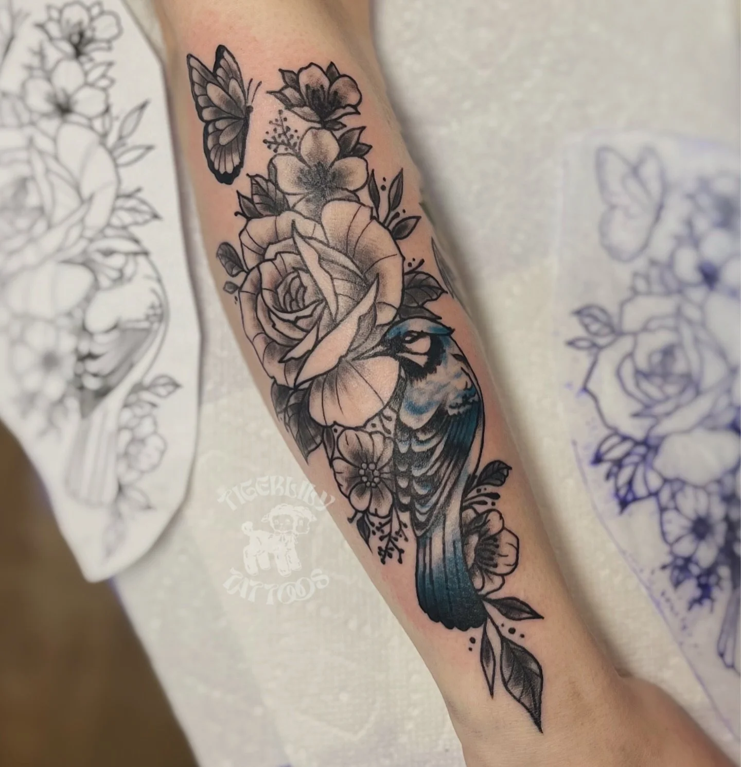 Beautiful florals and blue jay from @liltigertattoo ! DM her or call the shop to book 
*
*
*
*
#art #artist #tattooartist #lasvegas #vegas #tattooer #tattoo #tattoos #ink #inked #traditional #traditionaltattoo #americantraditional #pussykattattoo #pk