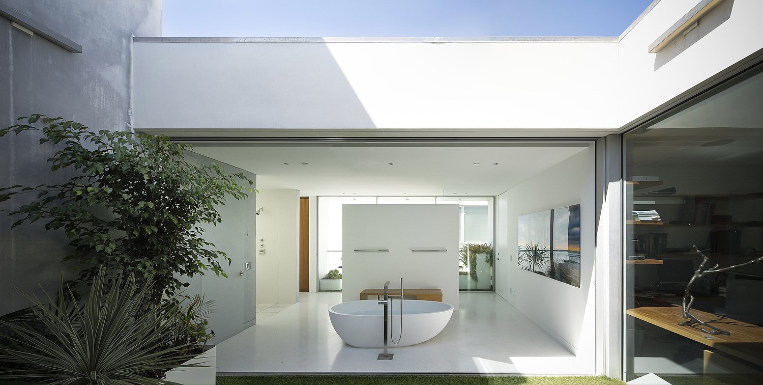 Flip Flop House -primary bath