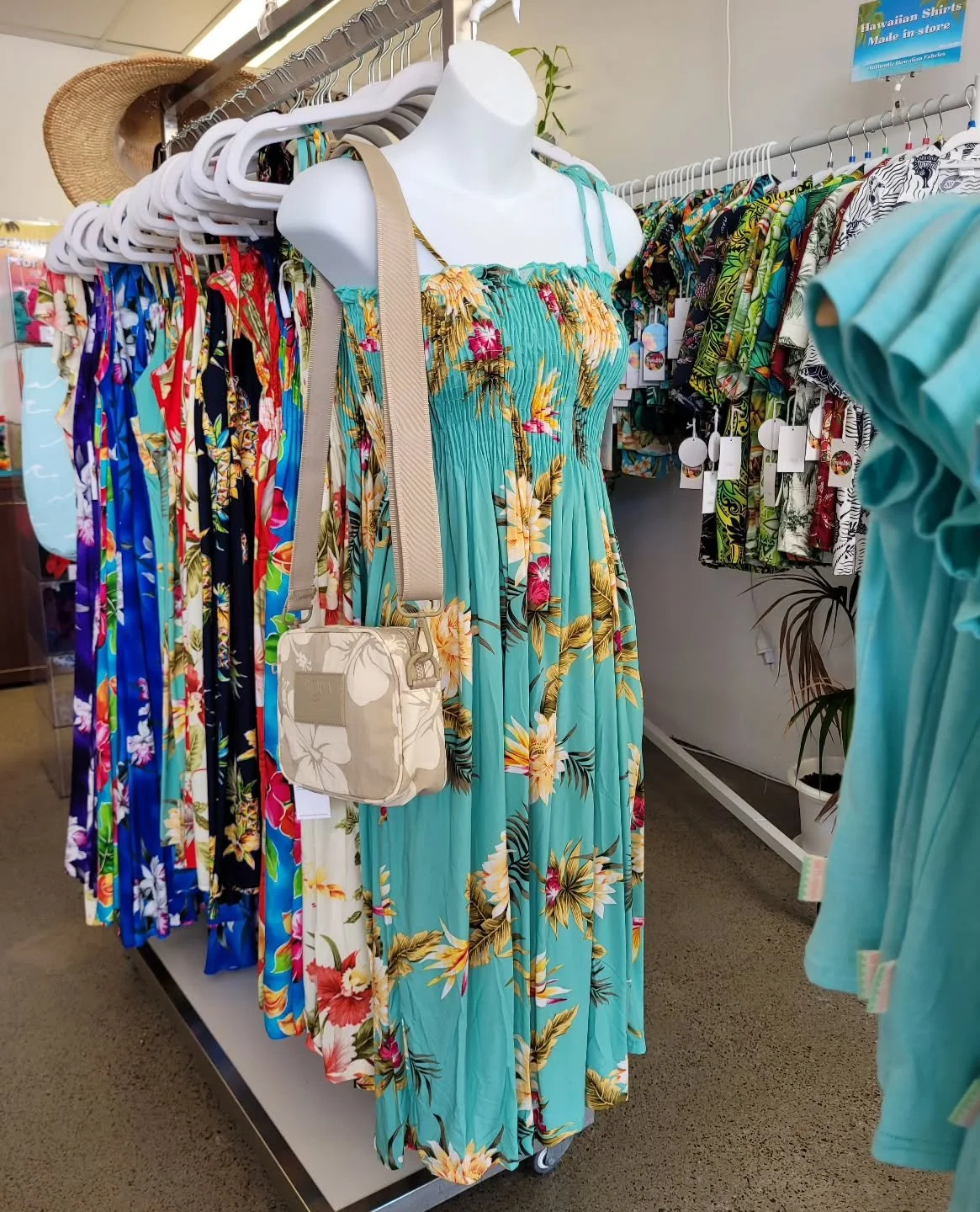 The perfect summer outfit. All Hawaiian 🏝