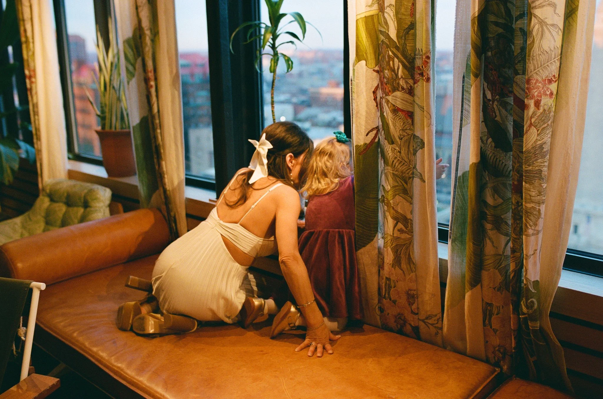 candid moment caught on film | baltimore wedding photographer
