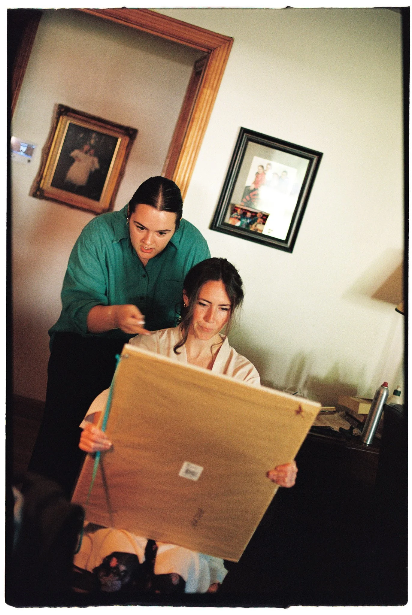bridal party getting ready at home
