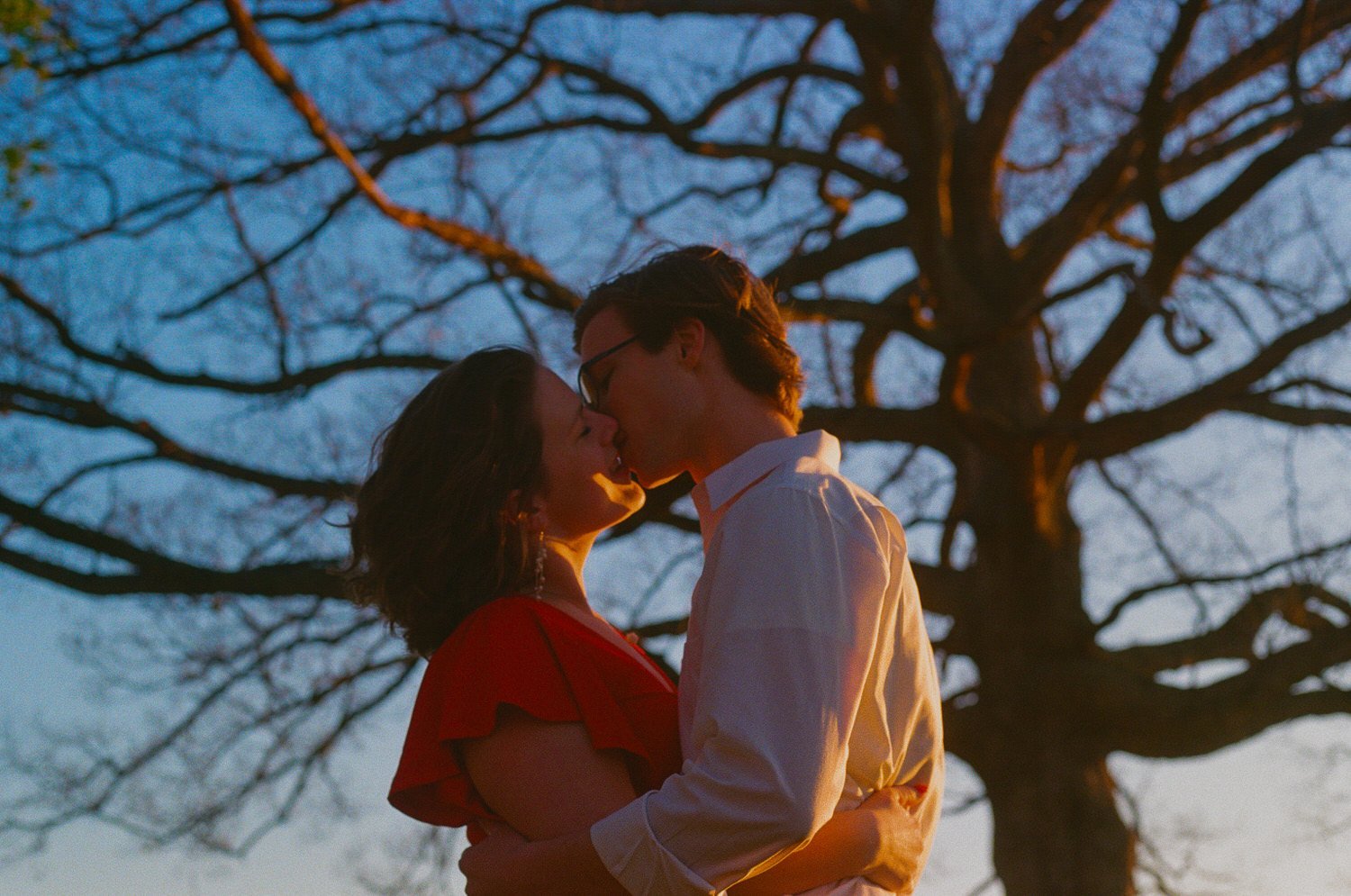 couple kissing outdoors