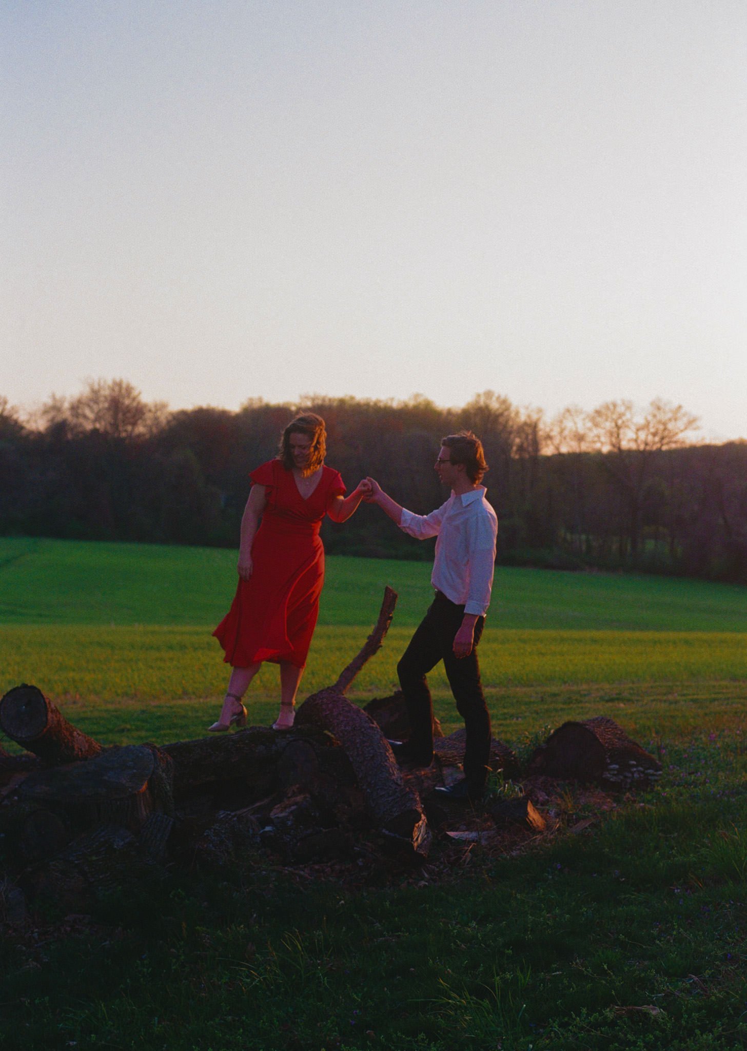 couple outdoor lifestyle engagement session in backyard