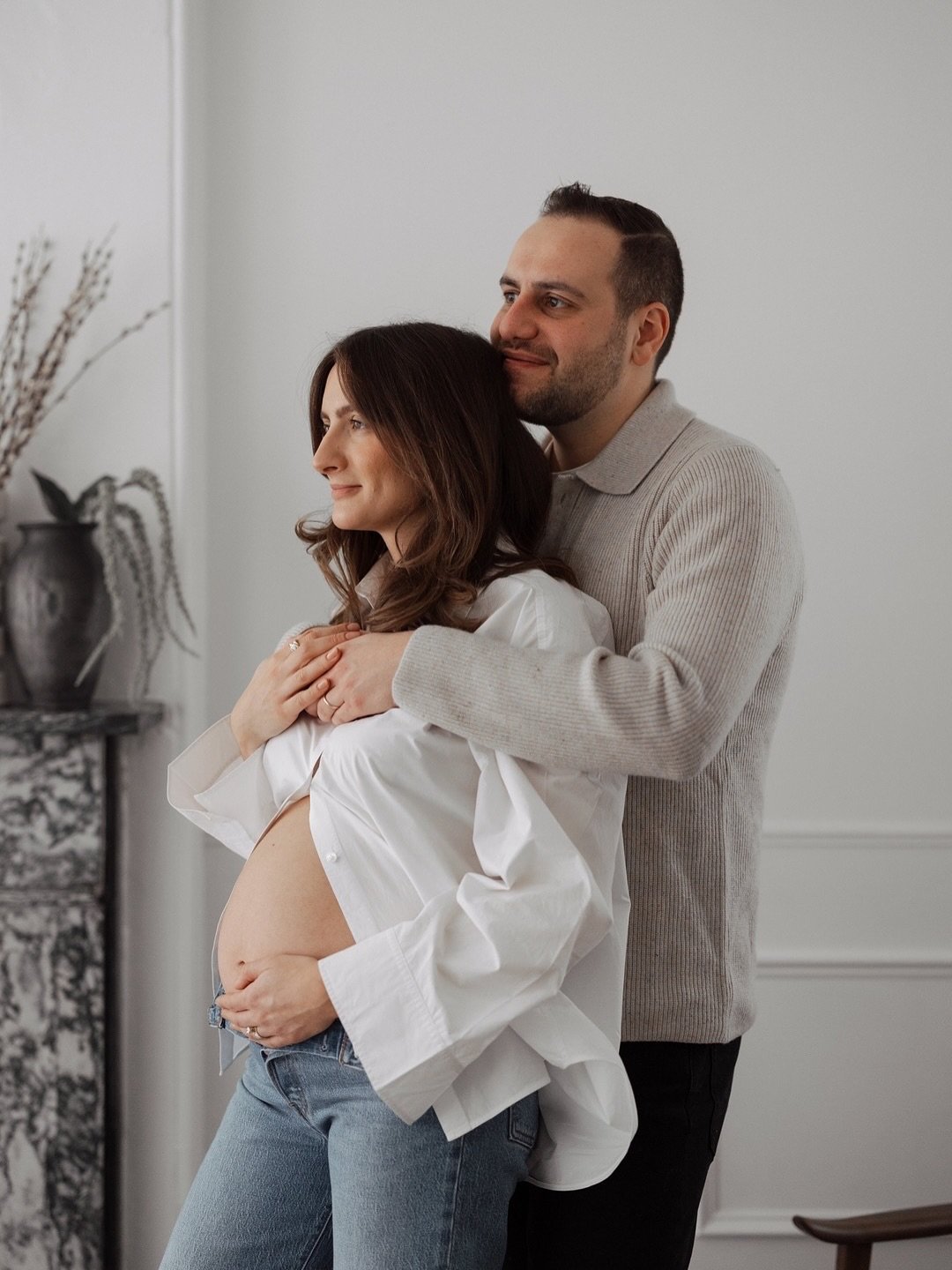 A lot of people assume I only capture weddings but I love following my friends and couples (and couples turned friends) on their life journeys.  This in-home maternity announcement session with Olivia and Mutz (and Pina) was an extra special one. 
.
