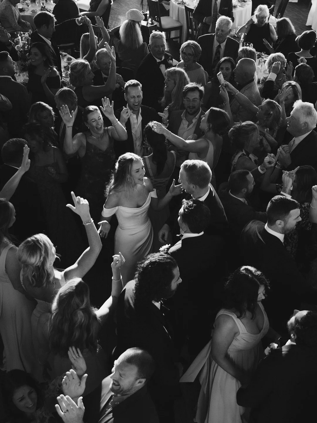 A few gorgeous moments from Kim and Tim&rsquo;s spring wedding at Avalon Yacht Club.
.
Vendor Team:
Venue: @avalonyachtclub 
Florist: @savannahsgardenflorist 
Hair and Makeup: @taffetaweddings 
Video: @seaislefilms 
Dress: @jennyyoonyc 
Bakery: @kbpa
