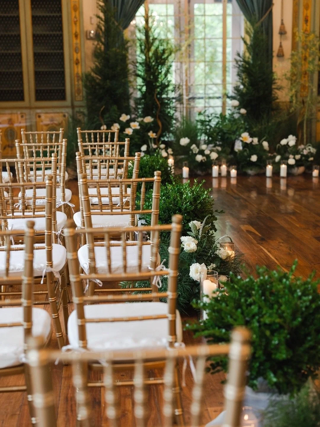 I wasn&rsquo;t expecting to see this absolute DREAM wedding ceremony setup when I rounded the corner at Tyler Hall.  @folkloreflorist absolutely nailed this woodland fairytale vibe in the stunning estate room.  Only made better by the gorgeous Mahali