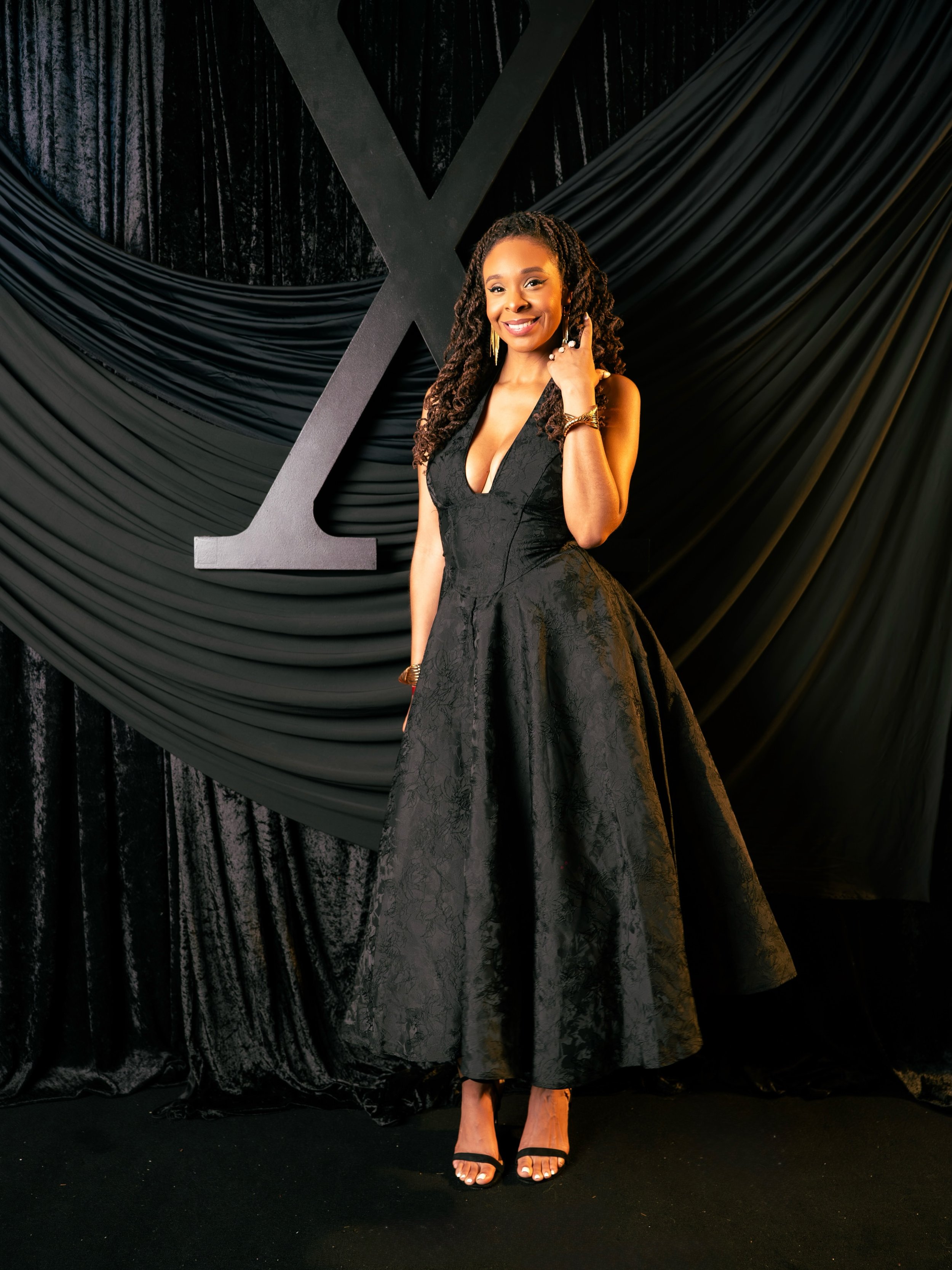 Became my own Pinterest board 🖤

OnyX Ball was a beautiful gathering of Black excellence and joy. From vibrant music to curated photo sessions to engraved compacts and signature drinks to group dances and reunions, the vibes were immaculate + intent