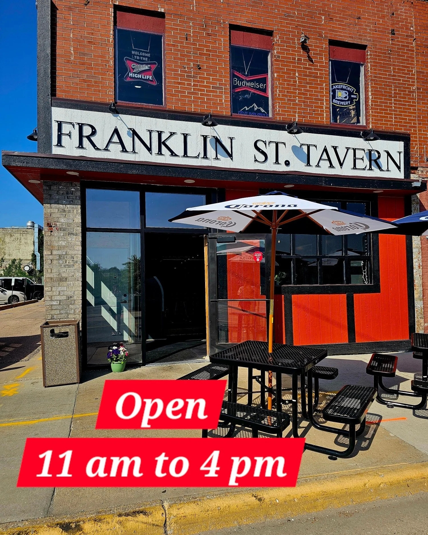 🎇🎆HAPPY 4TH OF JULY!!🎆🎇

Our girl Jordan is hanging out at Franklin St from 11 to 4 today. Cold drinks and full menu available, so come grab lunch while you're out celebrating! 

#BestBurgers #BestBartenders #Happy4th #FranklinStreet #hammsontap
