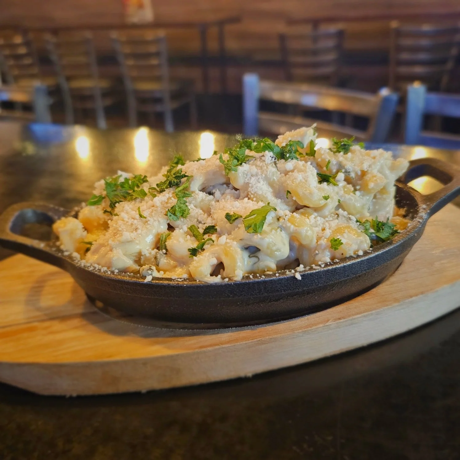 ‼️ MAC MONDAY ‼️

Another beautiful week, another beautiful Mac and Cheese Special at Franklin Street Tavern. 

🥬🧀 SPIN CITY MAC
A rich and creamy white mac, playing off our housemade Spinach &amp; Artichoke dip with shredded chicken. Comfort food 