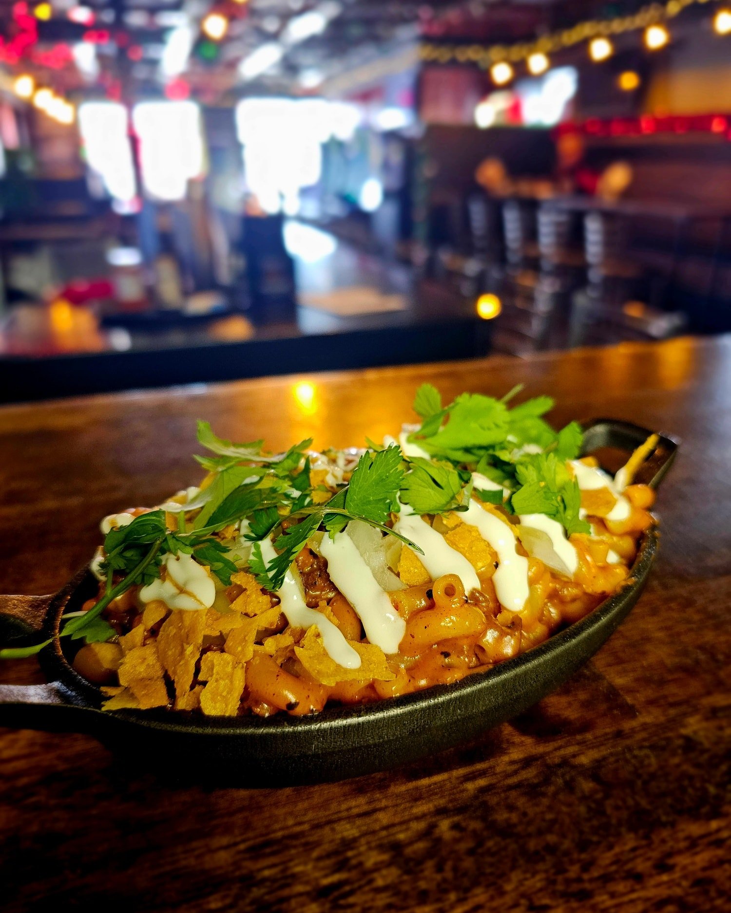 🌮 TACO MAC

Our house beer cheese mac, with seasoned ground beef, diced onions, tortilla chips, crema, and cilantro. 

#MondaysOnly #Special #MacMonday