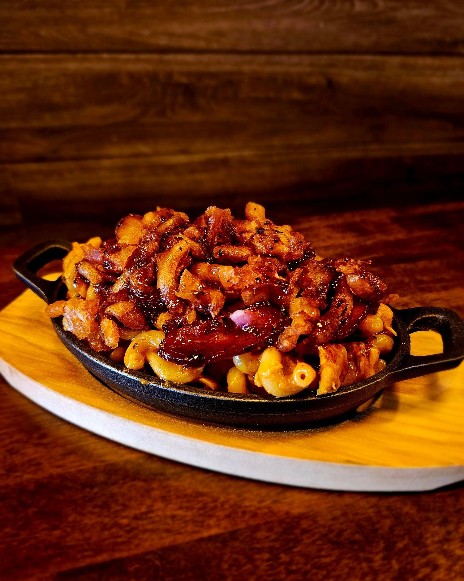 MONDAY MAC

BBQ Chicken Mac

Beer cheese, chicken, Nueske's bacon, Fried Red Onions, House Made BBQ 😍😍🔥

Available 4 to Close