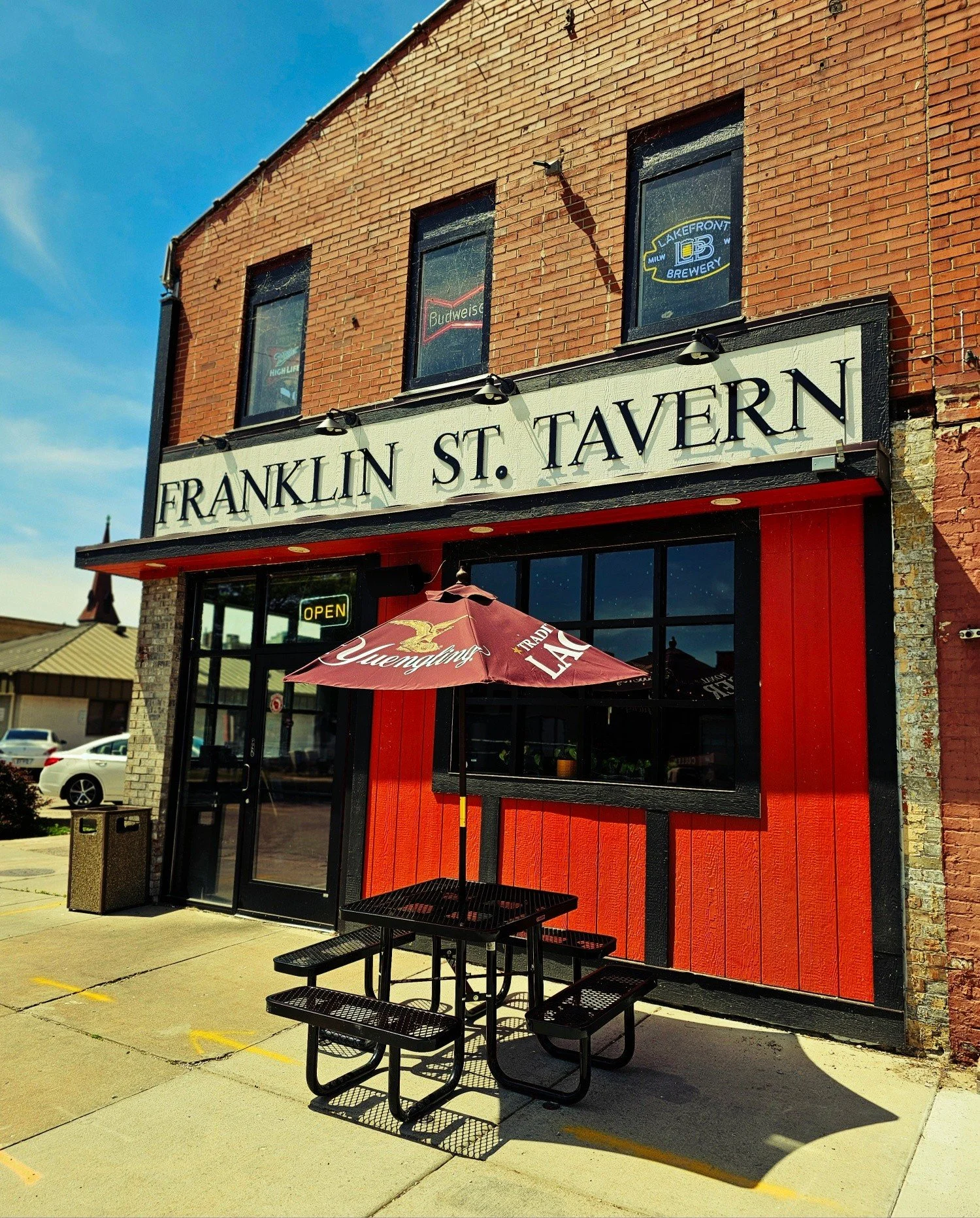 🍔Nothing says "Wisconsin Summer" like smash burgers &amp; cold beer!🍺

#FranklinStreet #Yuengling #BestBurgers #BestBartenders 

[No burgers were wasted in the making of this post]