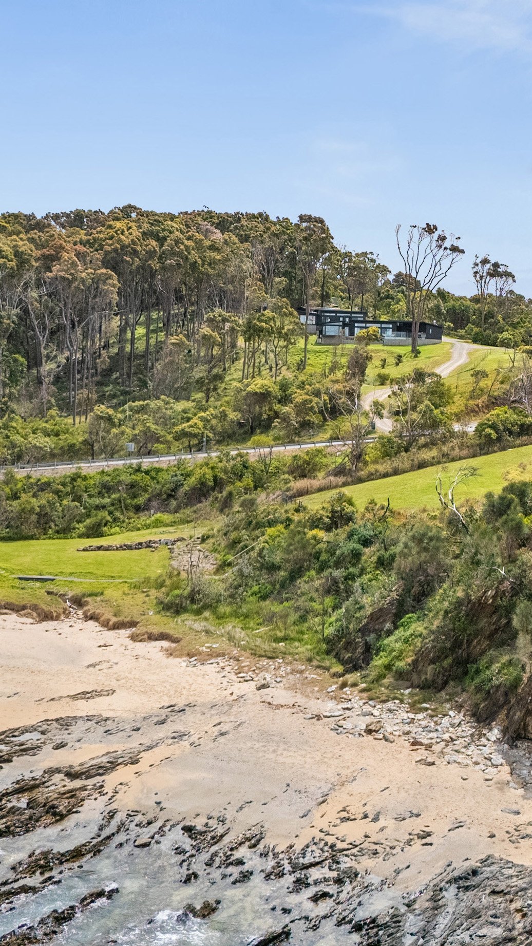 Hope you like swimming with a view 

 #LuxuryLiving #luxurylifestyle #luxuryhomes #maluabay #southcoastnsw #pool #beachhouse #ModernLiving #modernliving