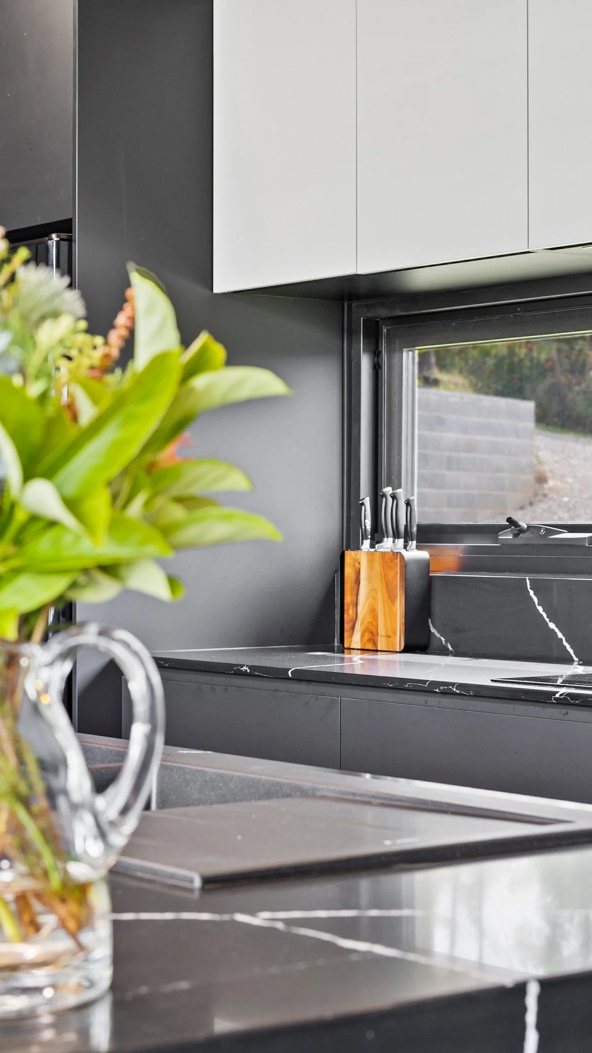 It's all in the details.

 #southcoastnsw #coastalinteriors #coastalinteriordesign #maluabay #beachhouse #ModernLiving #modernliving #luxuryhome #luxuryhomes #bathroom #kitchendesign #kitchenstyle #tiles