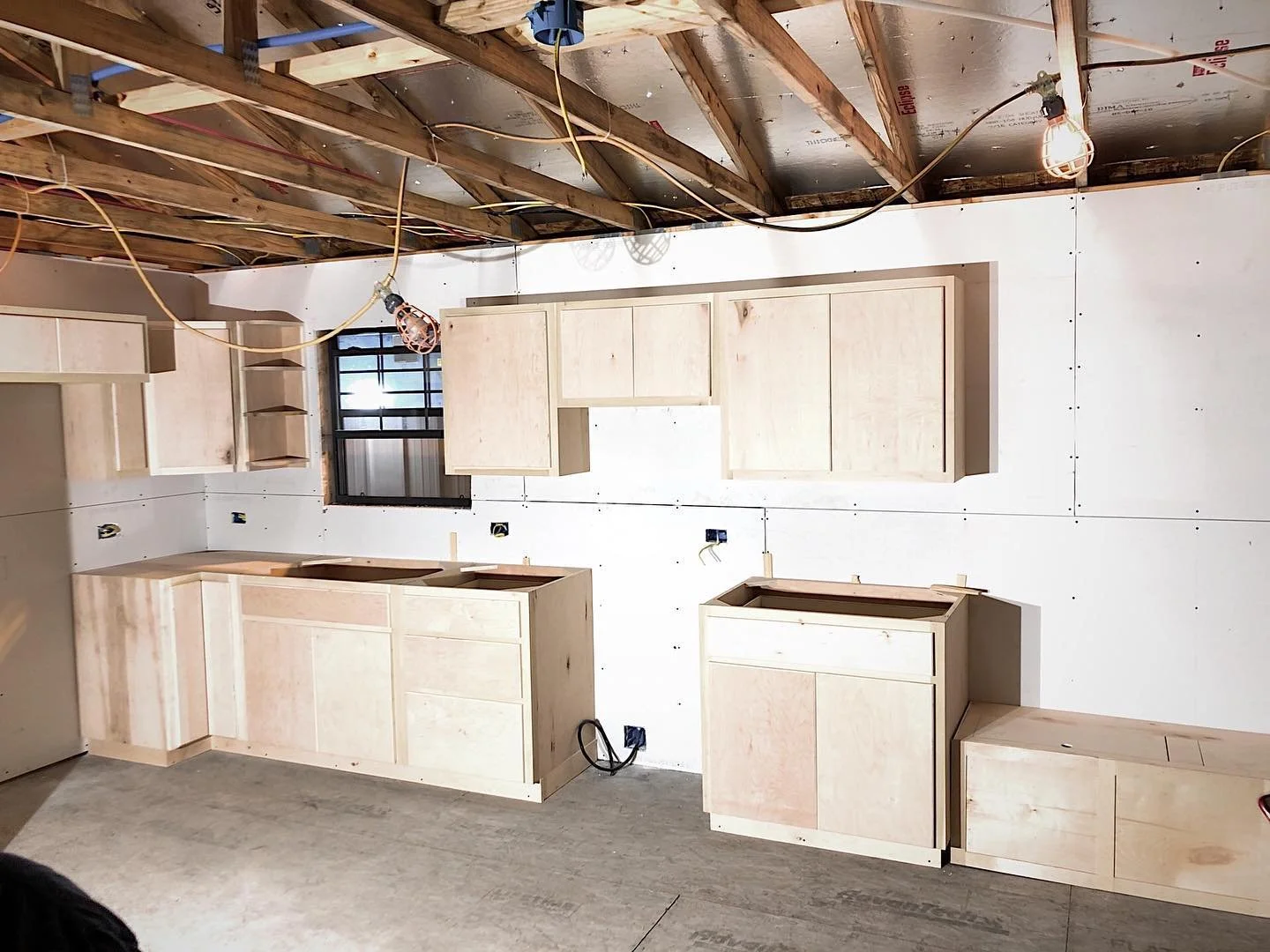 Finish setting kitchen cabinets!!
🐠 
#woodworking #kichencabinets