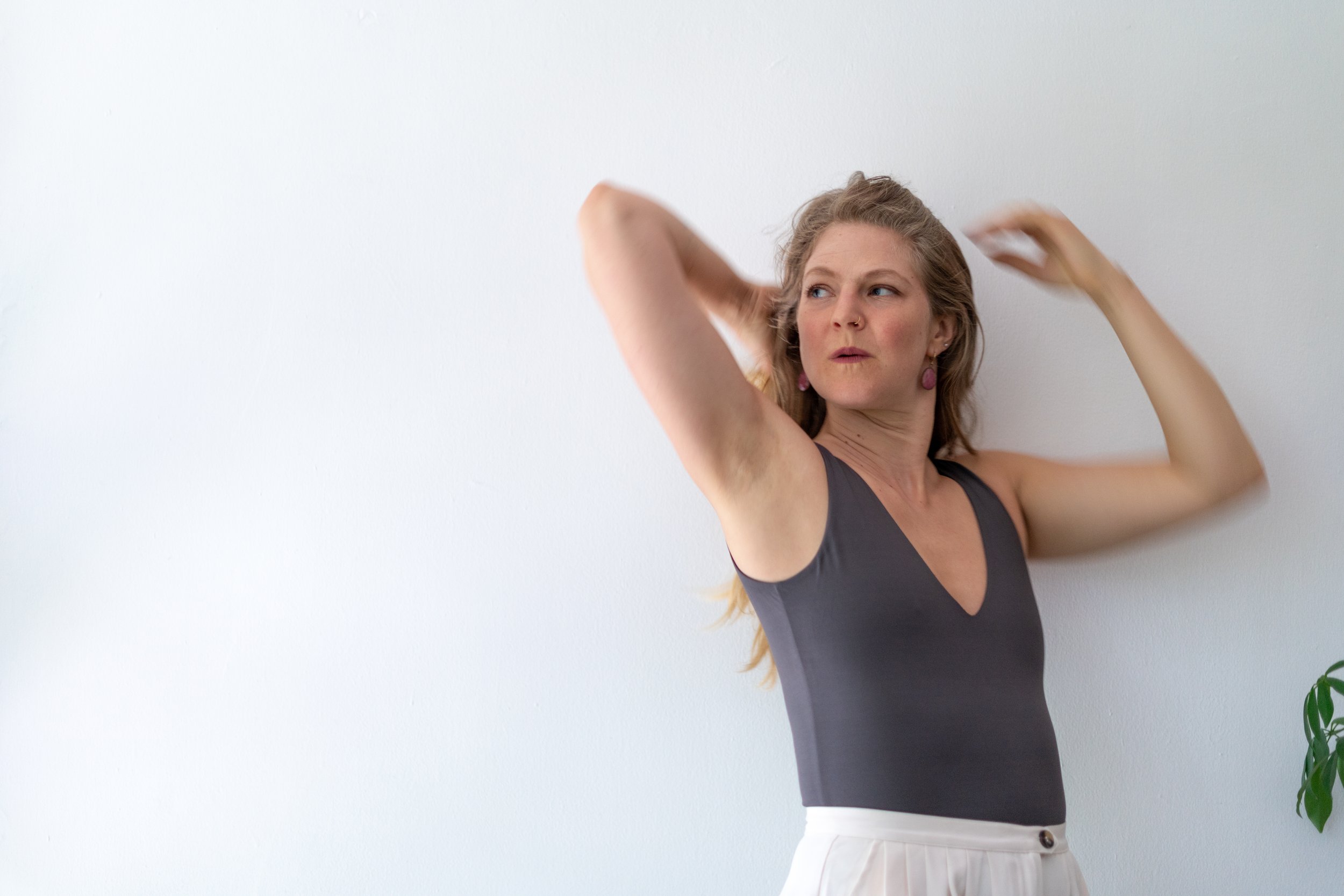 Flora Petri, Embodiment Coach, in motion, looking over shoulder, CDMX