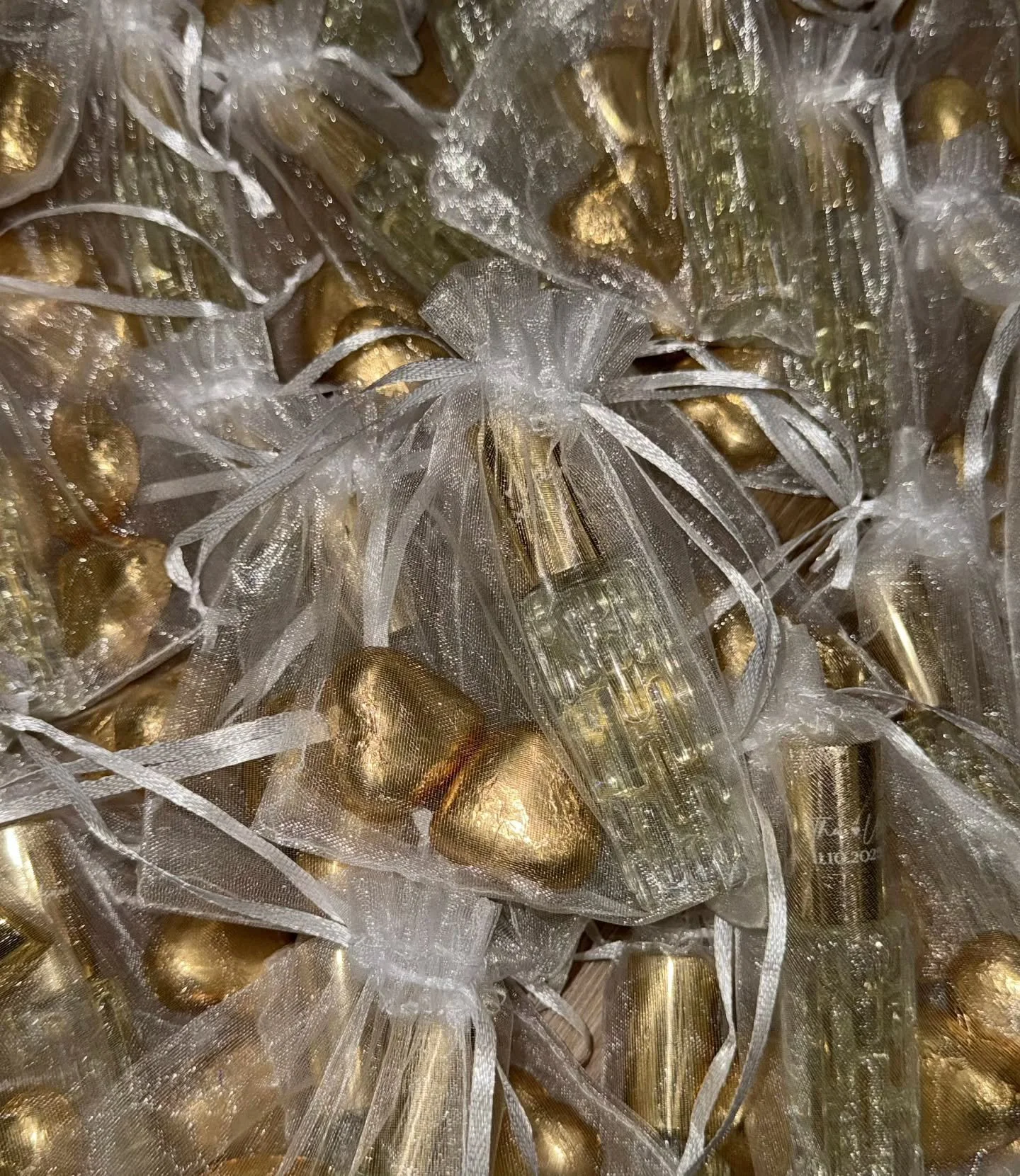 ✨ An absolute honour ✨

We were beyond thrilled to create our Japanese Honeysuckle Room Spray bomboniere gifts for this beautiful wedding 🤍🌸

A fragrance as timeless as love itself delicate, romantic, and unforgettable.
To have The Fifth Scent Co. 