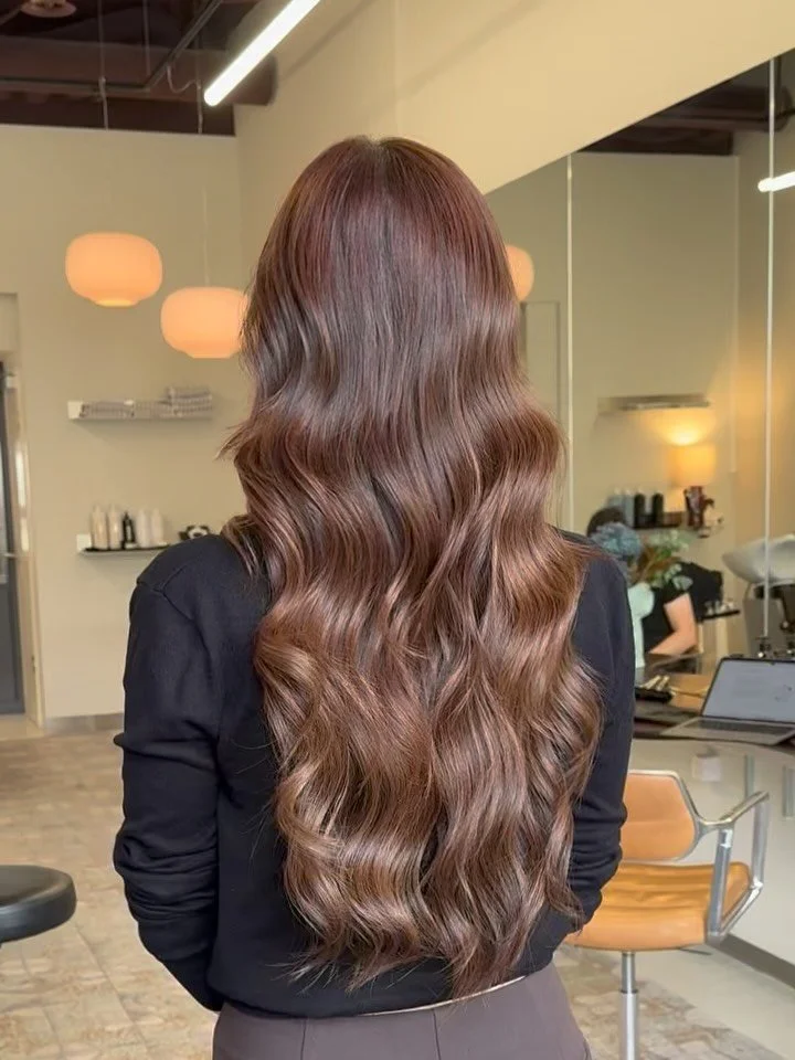 Different shades of brown, same seamless blend 🤎

#extend #extensions #hairextensions #hairextensionsz&uuml;rich #extendzurich