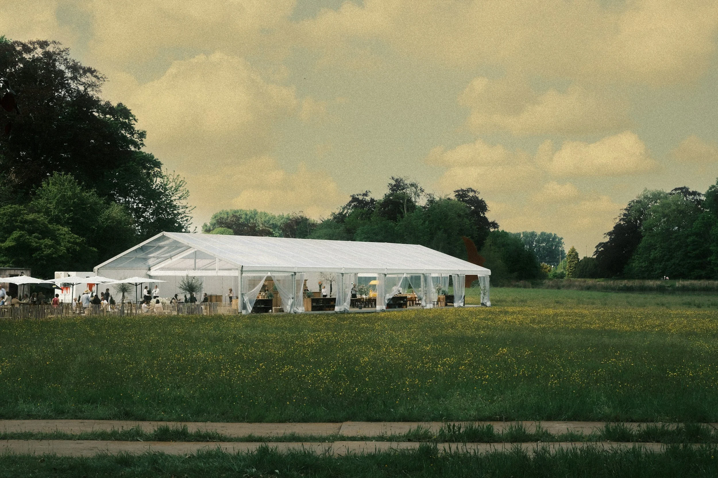 You Need to Know This For Your Marquee Wedding