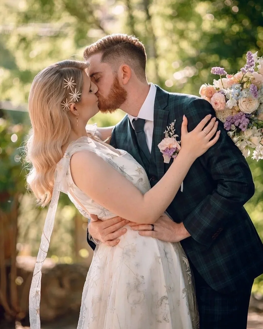 bride and groom kissing, bride is holding a bouquet
