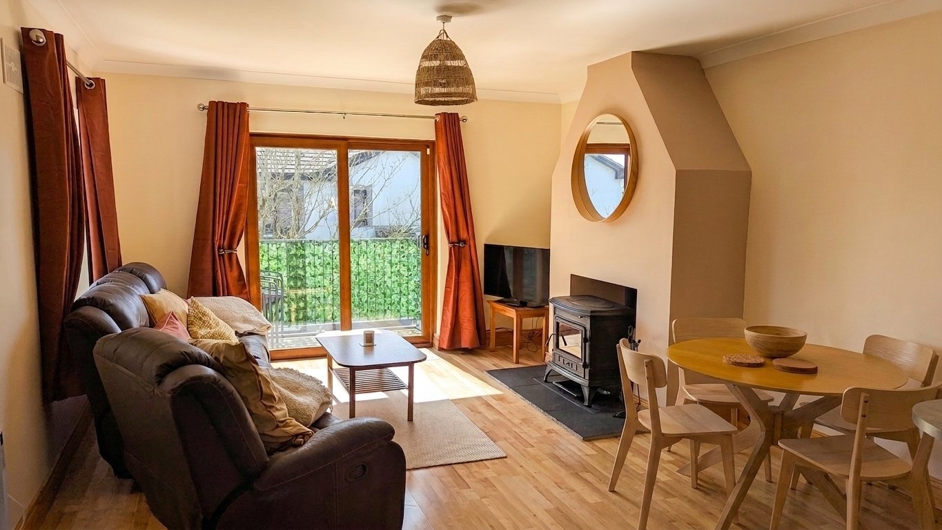 27 Pebble Lawn - Living Room