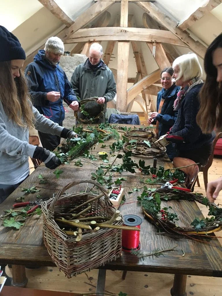 Stars and wreaths - saturday 6th December 10am-1pm