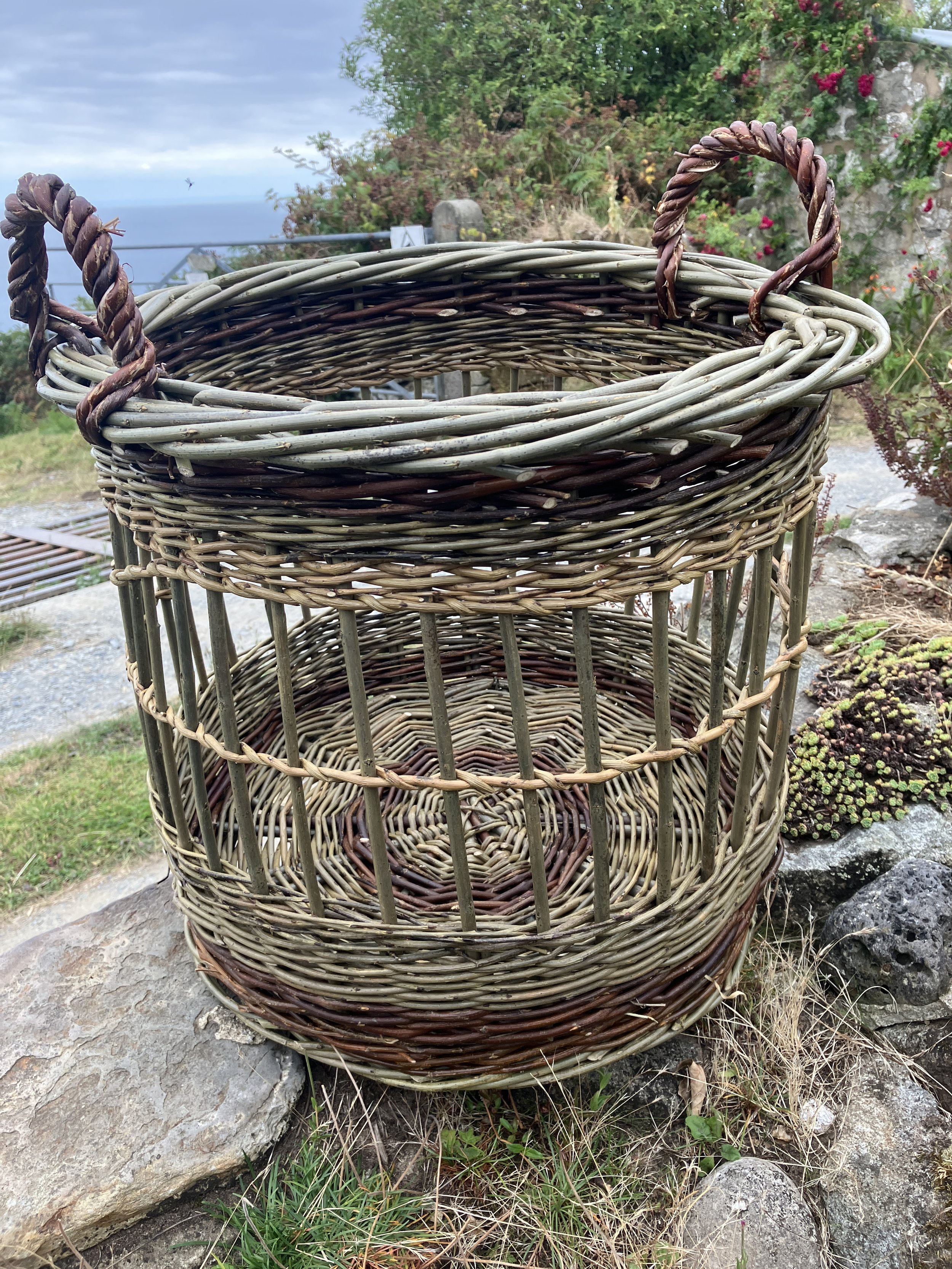 Fitched washing basket