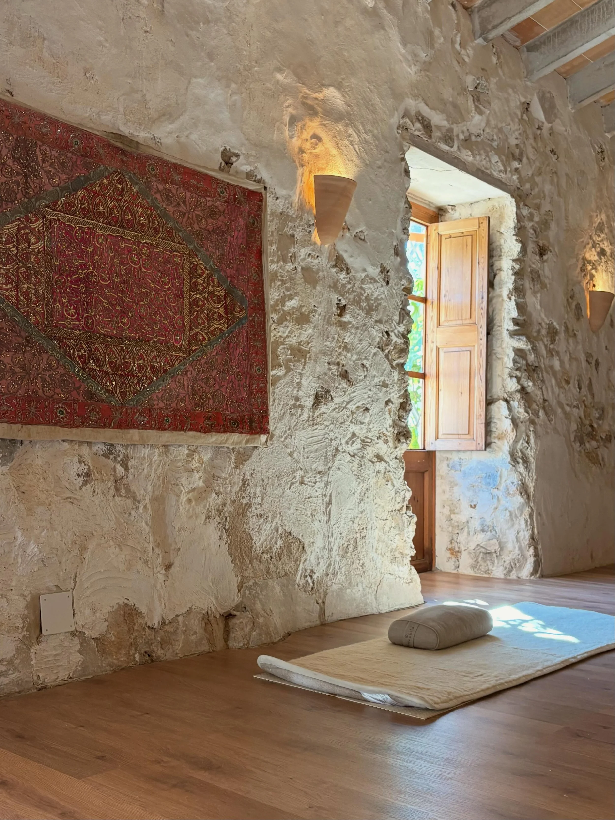 La Vida Bonita, The Beautiful Life. Arising from a retreat bubble after a week with @hartspaces at @sonboronat . Surrounded by a group of inspiring and supportive women, we spent each day starting and ending with meaningful rituals, yoga, pilates, me