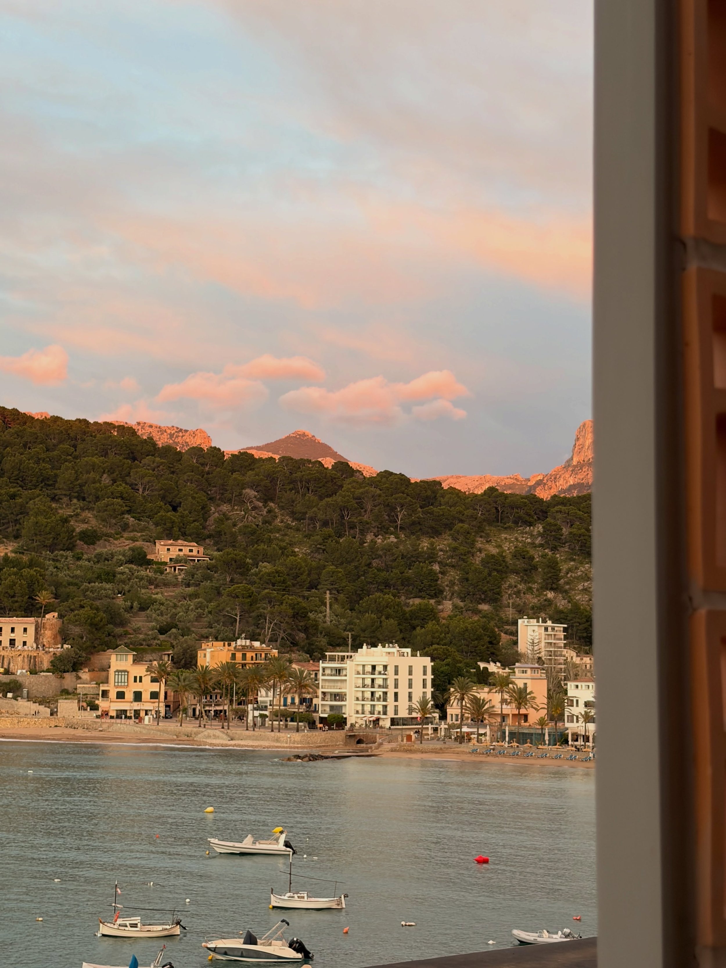 Missing the beautiful skies and seascapes of Port de Soller 🌞🌊