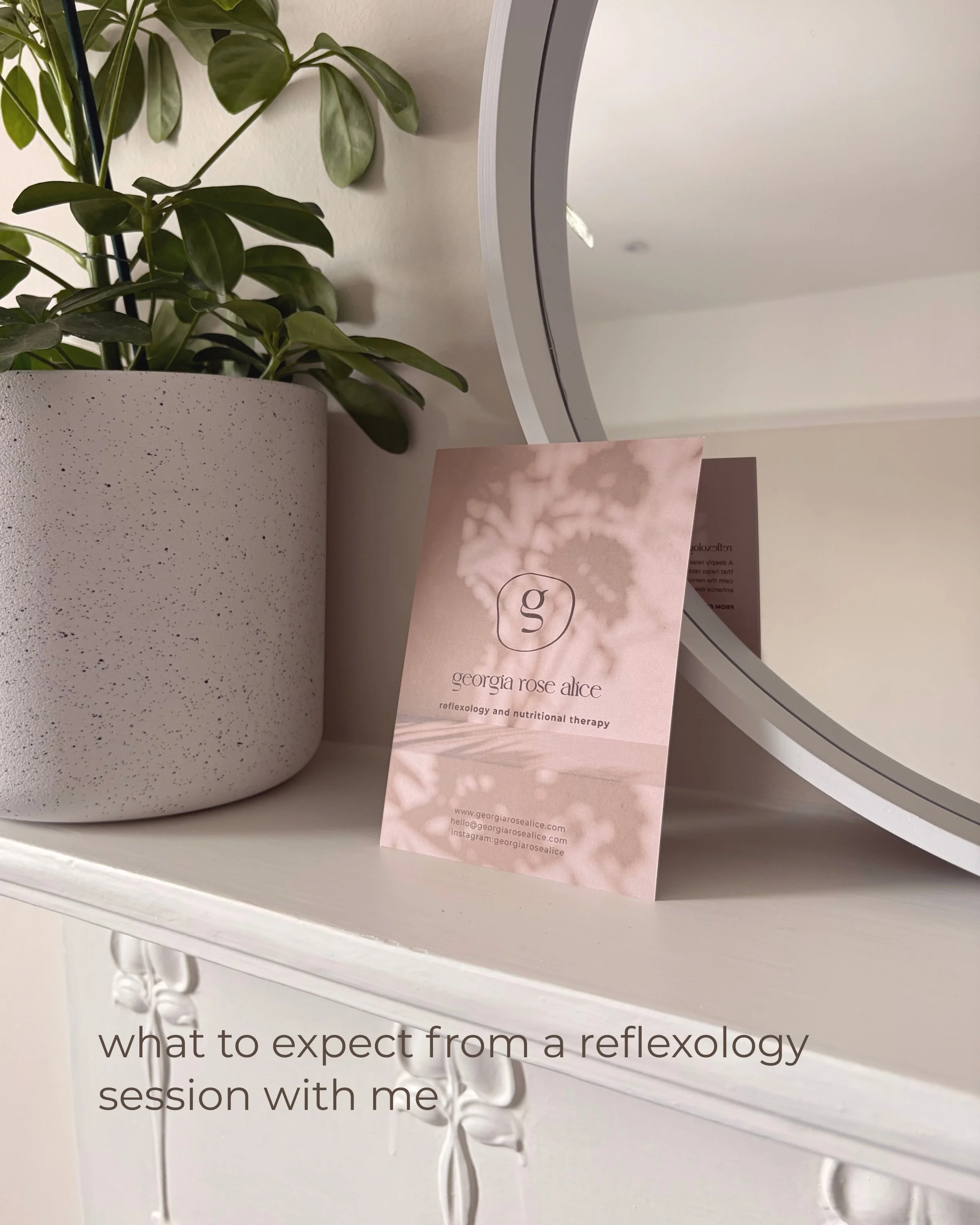 Ever wondered what actually happens in a reflexology session? Swipe through to find out what to expect when you book with me.

Whether you are new to reflexology or looking to make it a regular part of your self-care routine, each session is tailored