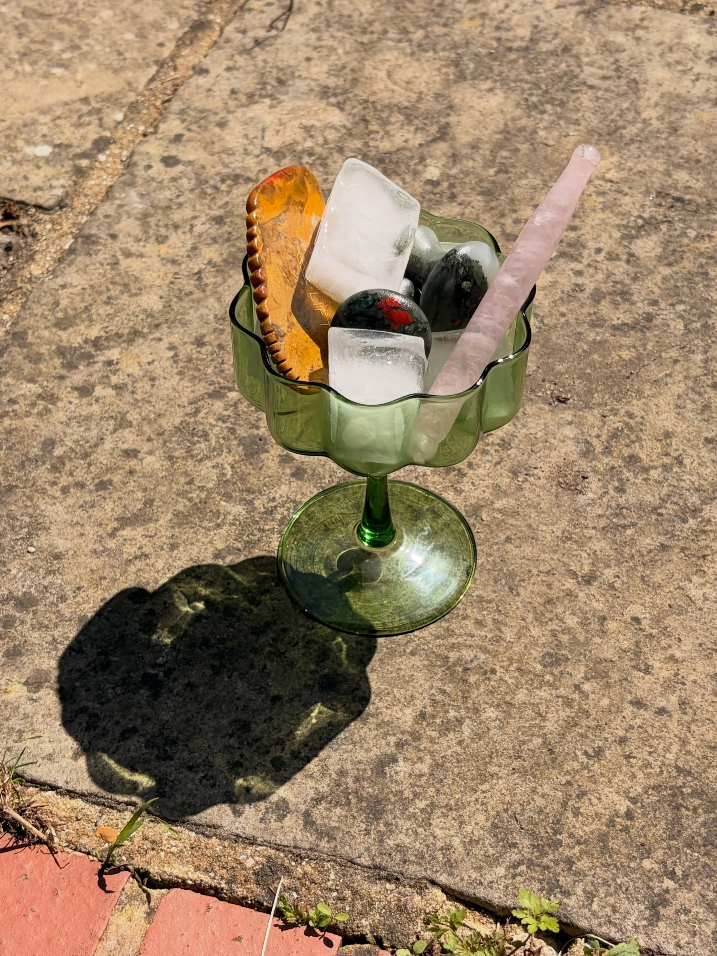 London heatwave ready 🧊 Iced facial reflexology tools are great for cooling inflammation, reducing puffiness and leaving skin looking refreshed. 

#facialreflexology #londonheatwave #guasha #crystalmushroom #foresthill