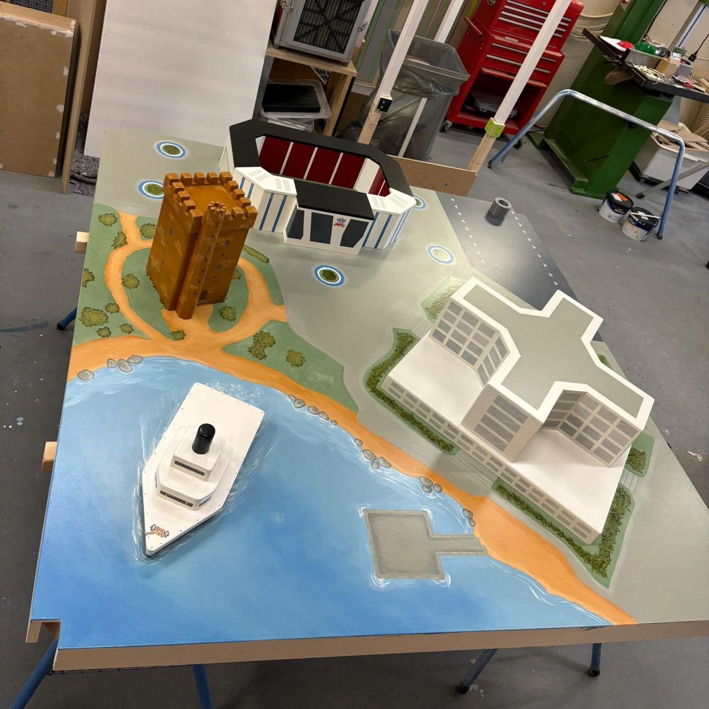 Preparations for opening the new @teamfabriken Helsingborg are in full swing!

We are very proud of the craftsmanship behind our activity rooms and that we are what is known as a "local