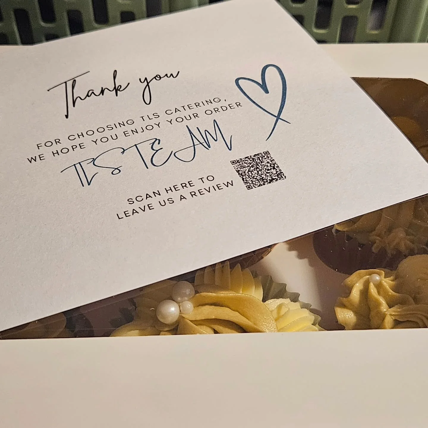 Delivered with love 💛

If you would like to order TLS cupcakes, get in contact with us 😋💛

Box of 6 = &pound;16.50
Box of 12 = &pound;31.50
Larger quantities require a quote

#foodstagram #foodporn #foodblogger #food #halal #catering #cupcakes #lo