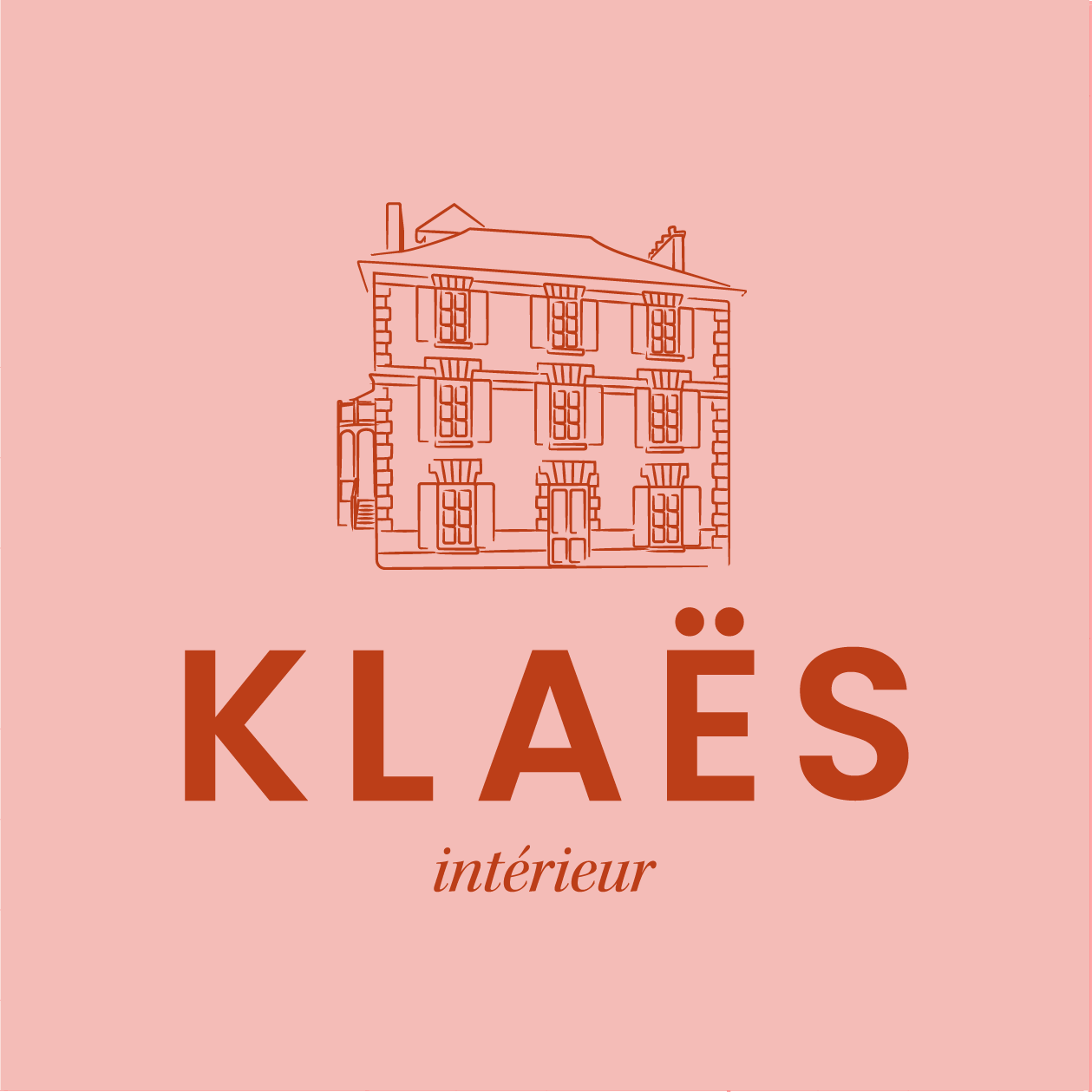 Couverture de livre avec une illustration d'un immeuble et le texte "KLAËS intérieur" sur un fond rose.