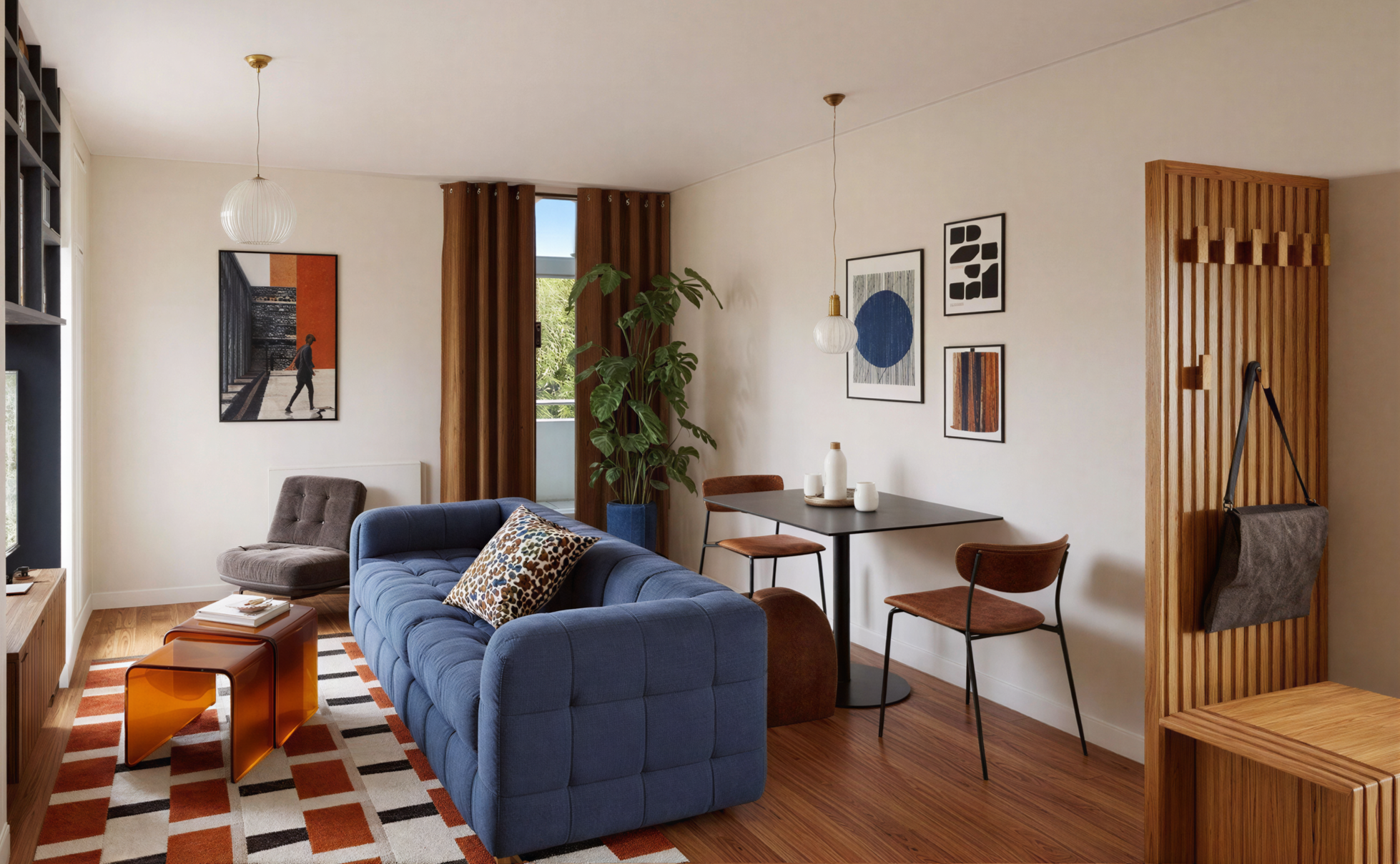 Salon moderne avec canapé bleu, fauteuil gris, table basse, tableau, plantes vertes, étagère bleue, mobilier en bois, et mur blanc décoré d'art abstrait.