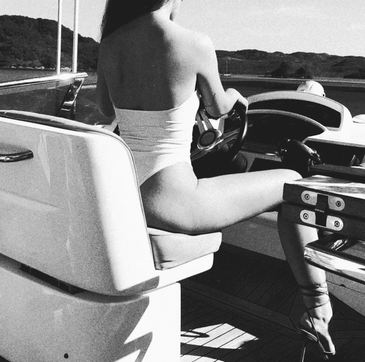 Yacht girl 🇫🇷 🇲🇨 

#cannesyachtingfestival #monacoyachtshow #sustainableluxury #whiteswimsuit #blackswimsuit #sculpted #snatched #c&ocirc;tedazur #yachts