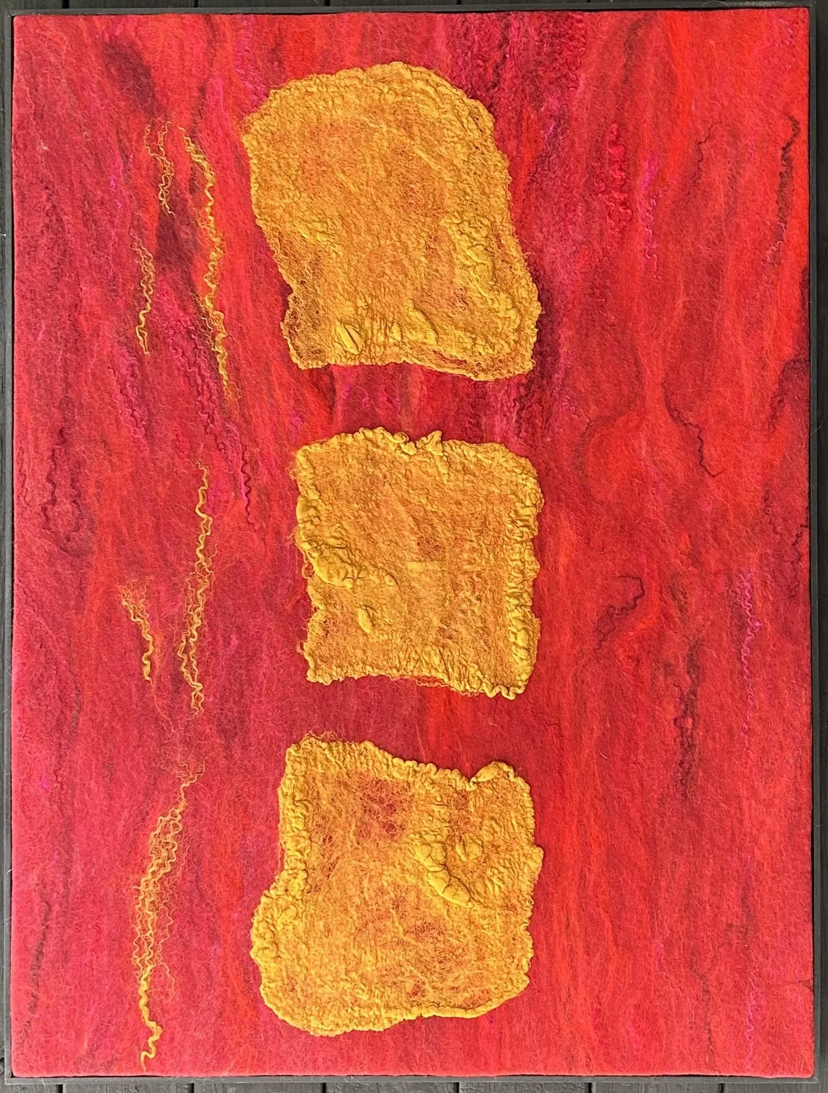 Een duurzaam akoestisch paneel in wolvilt en zijde. Een kunstwerk om bij stil te staan.