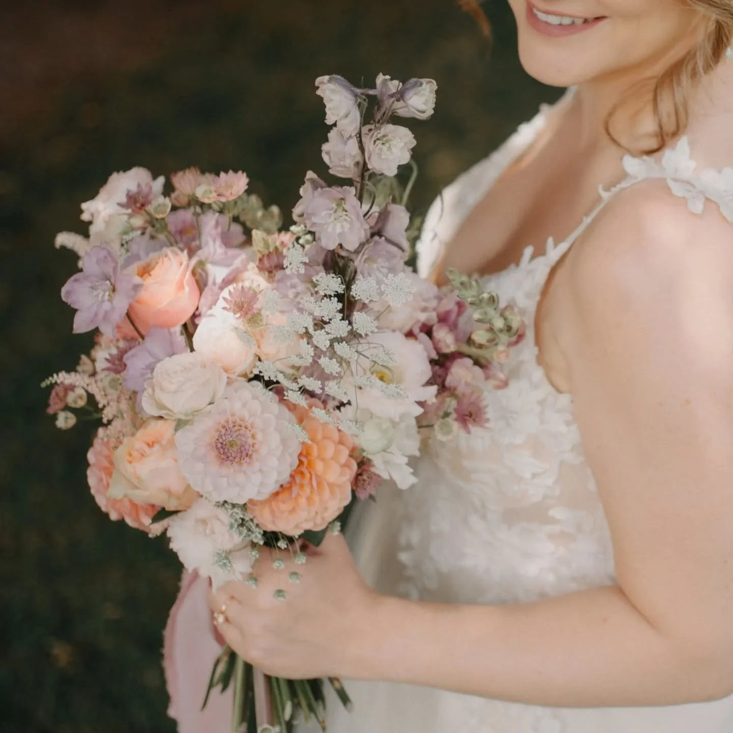 Ein so sch&ouml;nes Farbkonzept durften wir f&uuml;r die Hochzeit von V&amp;S umsetzen! Der Sommer bietet so viele sch&ouml;ne Farben, wir schwelgen immer noch in Erinnerungen! ♡

#flowerlove #flowers #weddingdecoratıons #wedding #summerwedding #brid