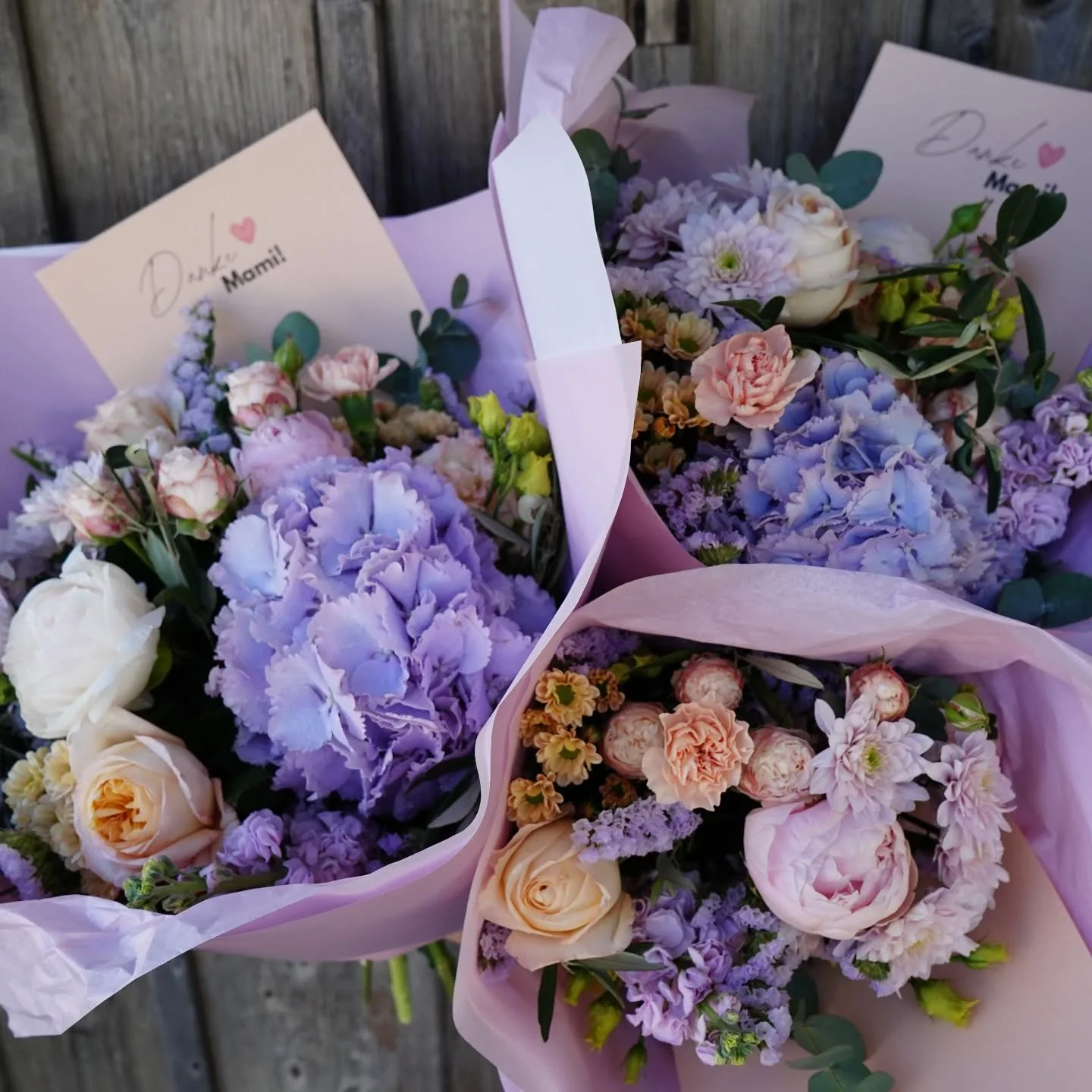 Danke Mami!

Diese wundersch&ouml;nen Bl&uuml;ten in softe T&ouml;nen verzaubern dein Mami am Muttertag. 🤍

#flowerlove #flowers #mothersday #mother #thankyou