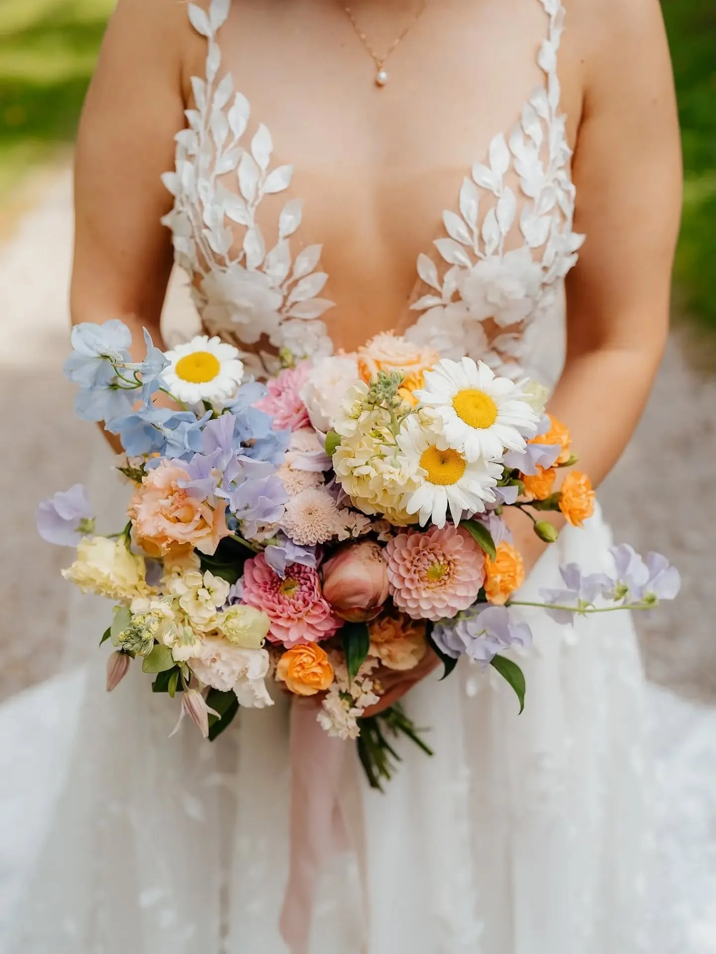 Eines meiner Lieblingskonzepte dieses Jahr!
Danke liebe Stefanie &amp; Flurin, dass wir euren grossen Tag mit diesen sch&ouml;nen Farben begleiten durften!

📸@ilonazuest wie immer so sch&ouml;n festgehalten! 🫶

#flowerlove #flowers #wedding #weddin