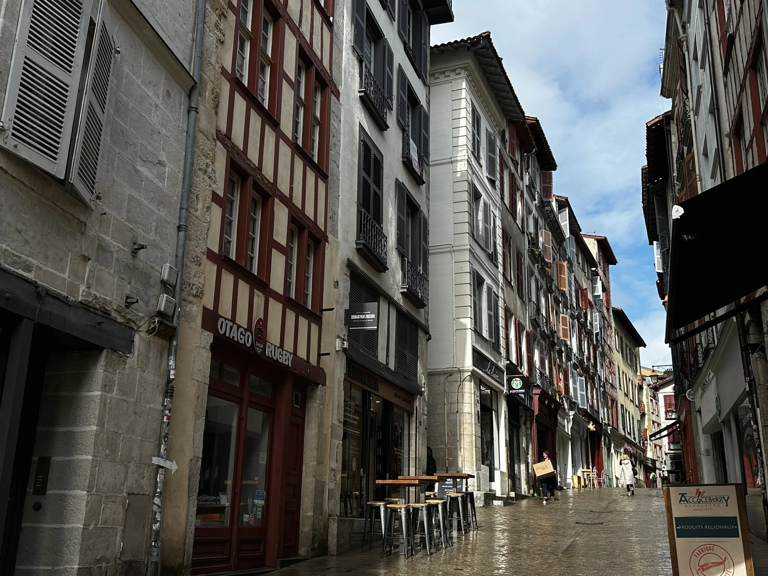 rue commerçante à Bayonne