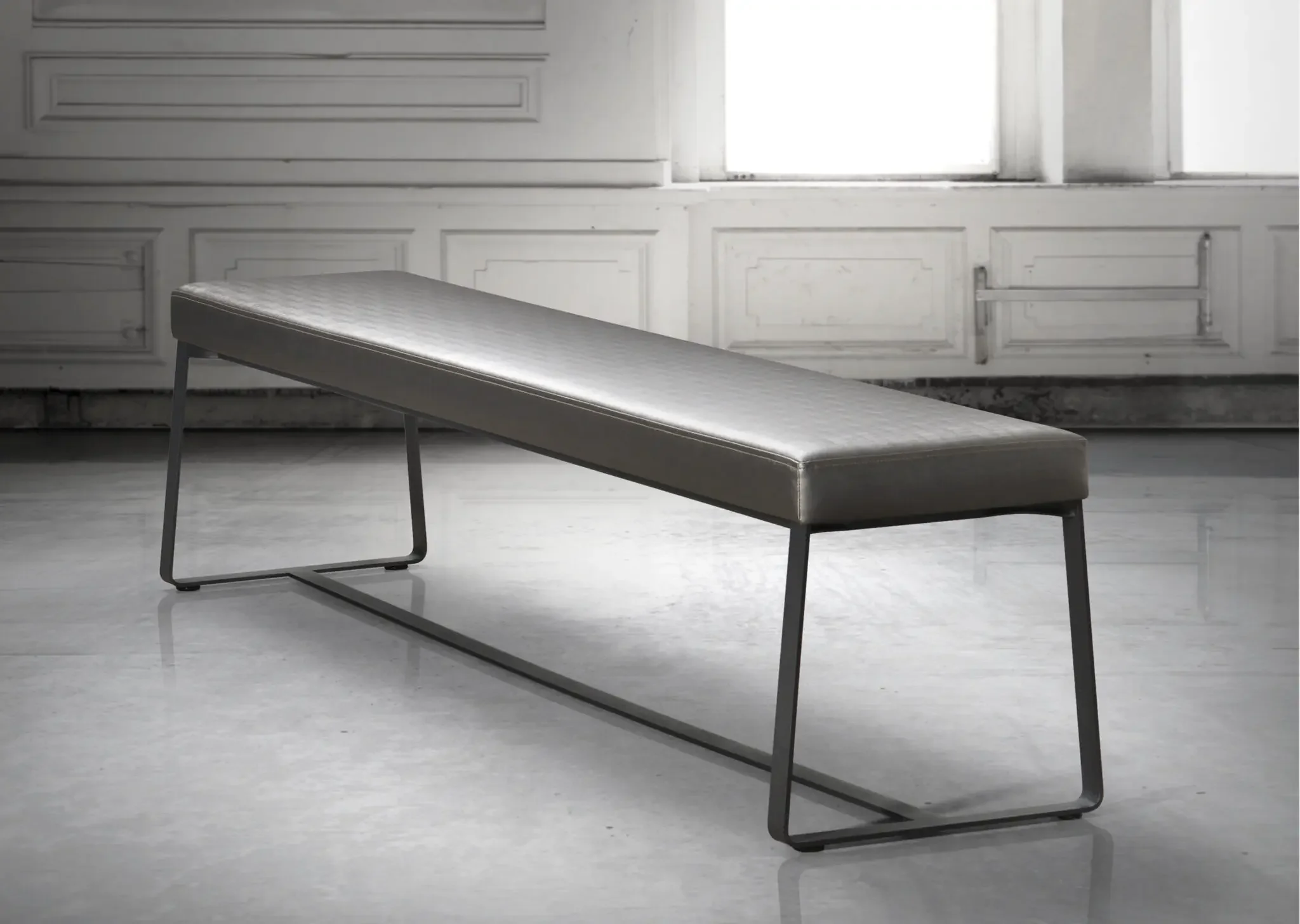 Slitta Bench in black leather upholstery – modern industrial style