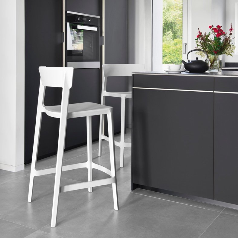 Modern kitchen with Calligaris Skin Stool in white at breakfast bar