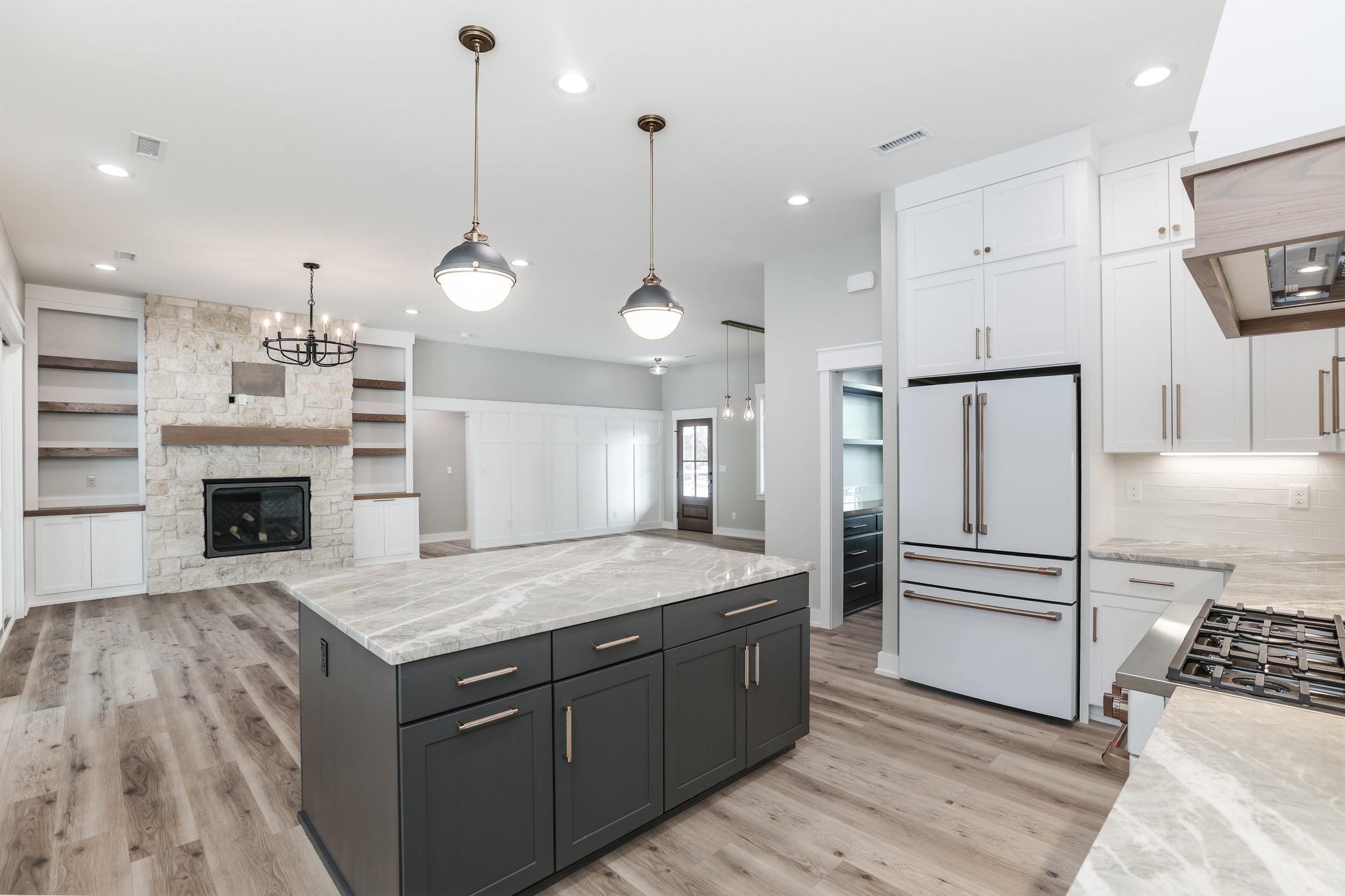 1610 E First St (22).jpg