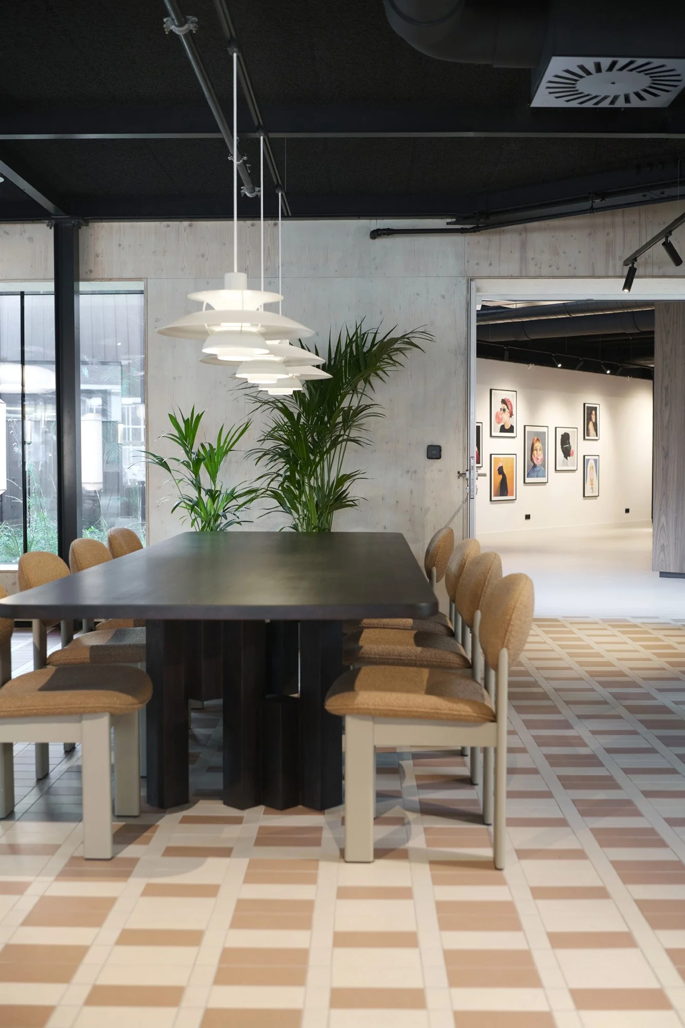 Lobby reading table set against art wall at KBF Warehoused, designed by Meeder Ontwerpers