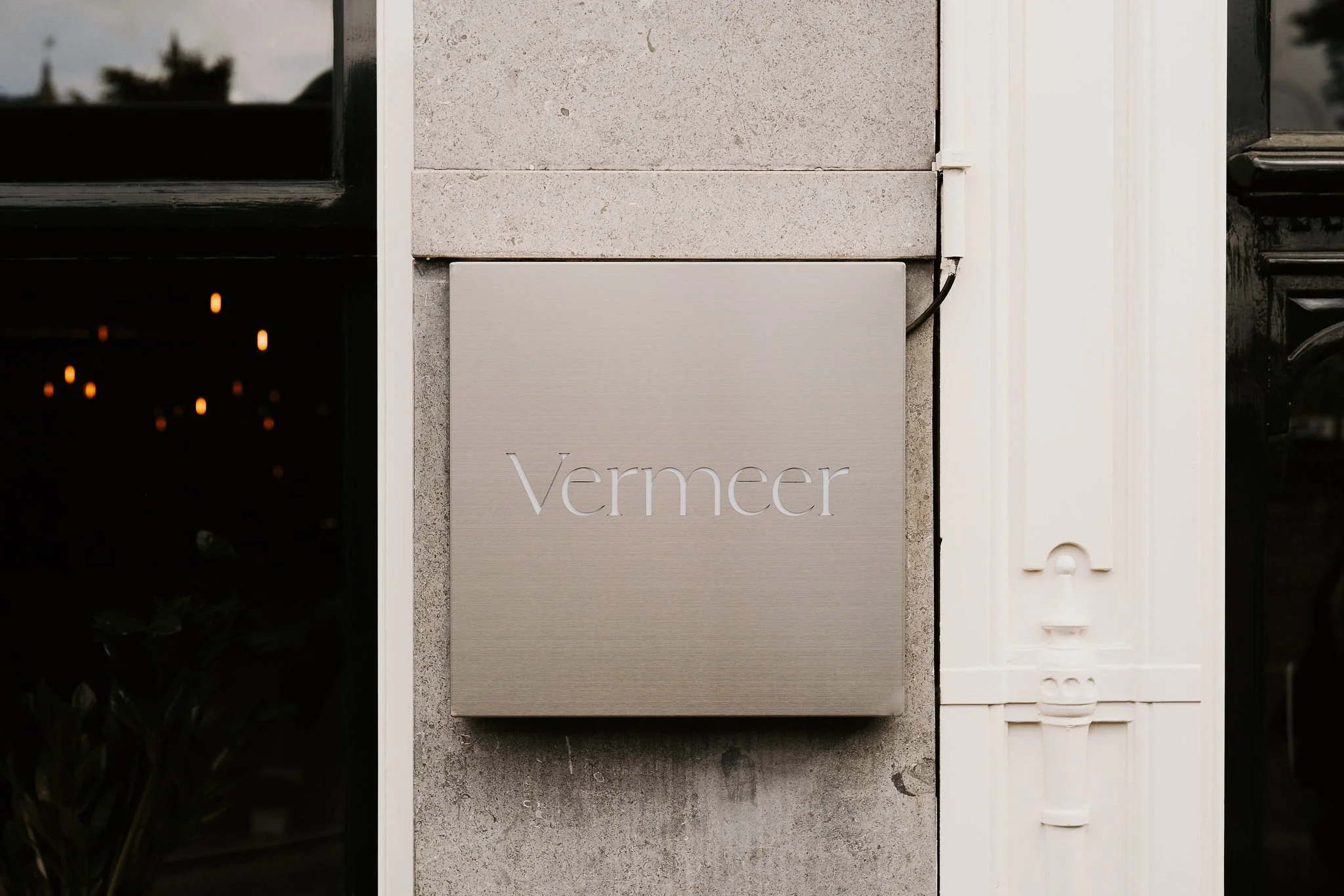 Entrance door with Restaurant Vermeer signage in Amsterdam, redesigned by Meeder Ontwerpers X Studio Michiel Wijnen.