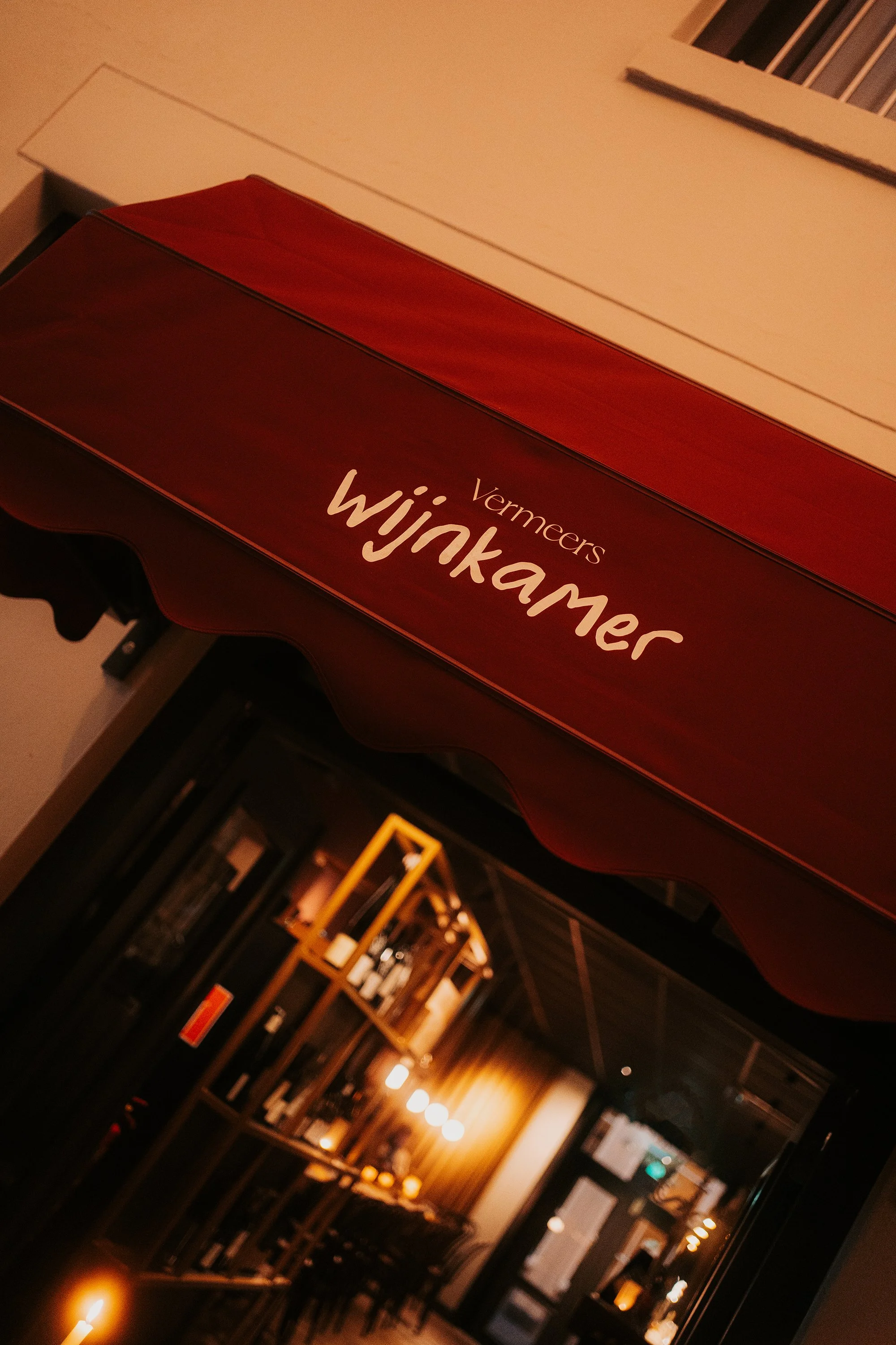 Wine bar canopy with Vermeers Wijnkamer logo at NH Barbizon Palace Amsterdam, redesigned by Meeder Ontwerpers X Studio Michiel Wijnen.