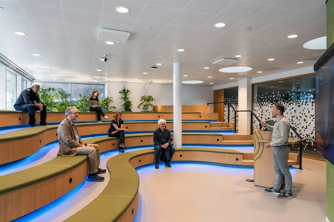 Organic auditorium arena space at The Tasting Room, Rabobank Headquarters Utrecht, designed by Meeder Ontwerpers X OIII Architecten.