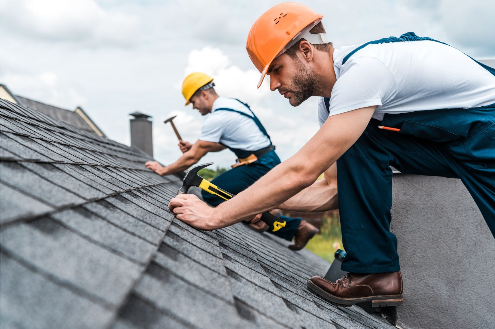 Florida roofing business owner meeting with a roofing business broker